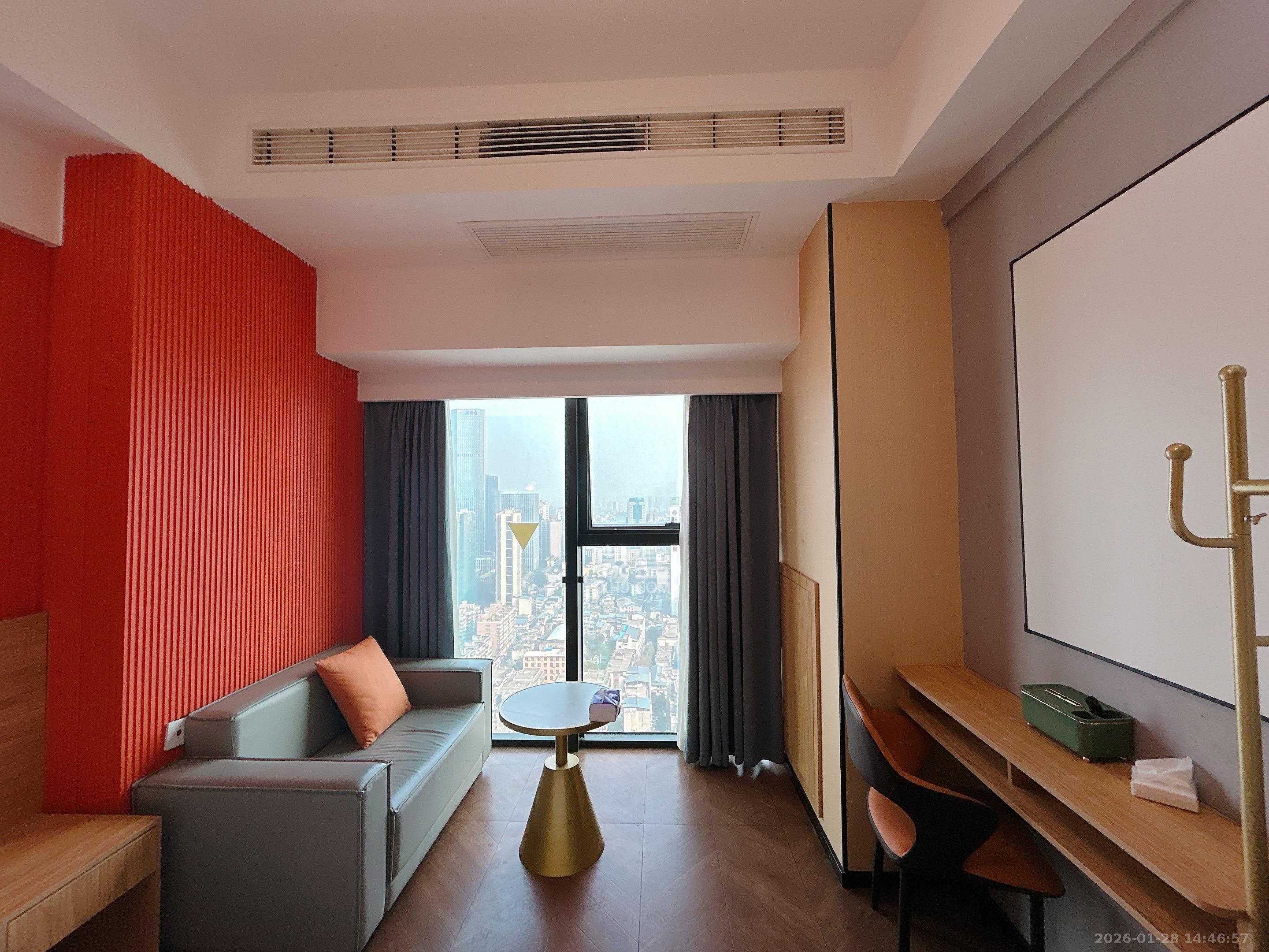 华润置地中心  1室1厅1卫    2000.0元/月