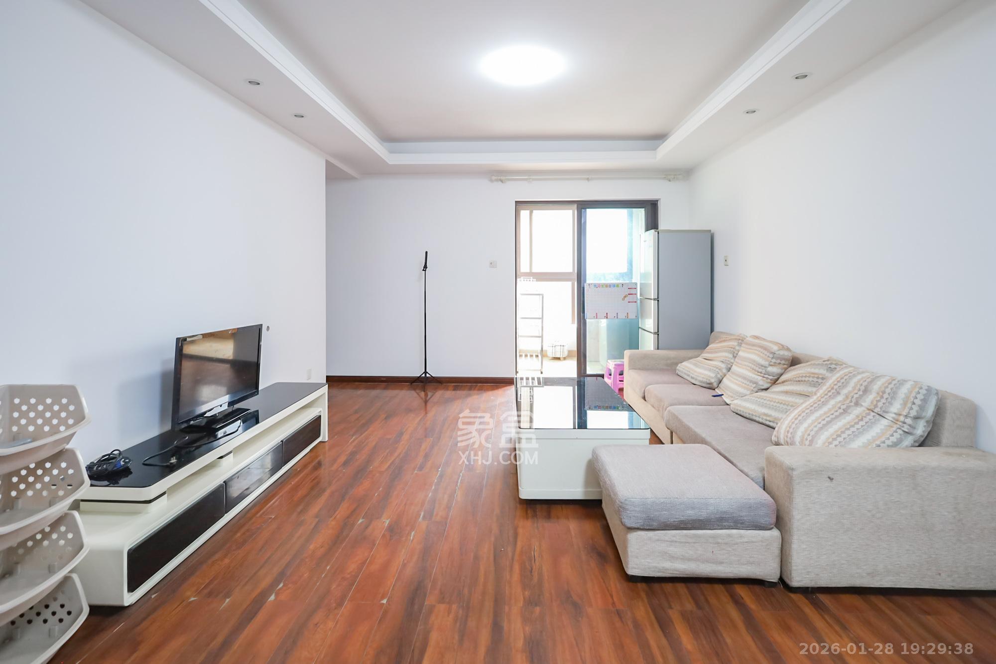 绿地中央广场  3室2厅2卫    95.0万