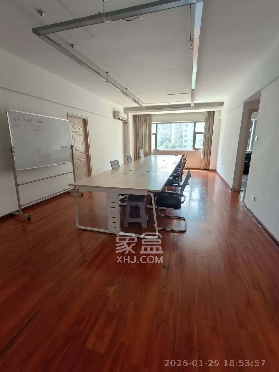 麓谷坐标  3室2厅2卫    2800.0元/月