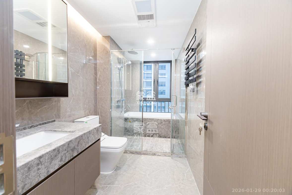 嘉臣道 4室2厅2卫 255.0万 嘉臣道 4室2厅2卫 255.0万卫生间