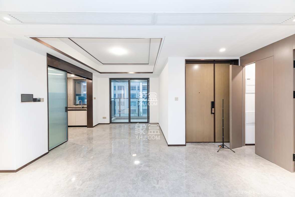 嘉臣道 4室2厅2卫 255.0万 嘉臣道 4室2厅2卫 255.0万客厅