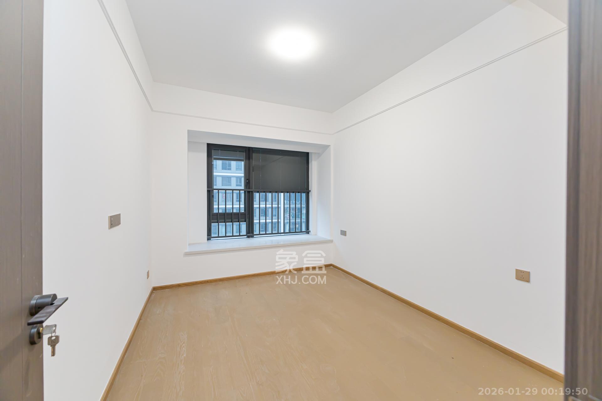 嘉臣道  4室2厅2卫    255.0万卧室