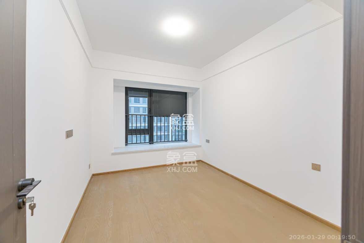 嘉臣道 4室2厅2卫 255.0万 嘉臣道 4室2厅2卫 255.0万卧室