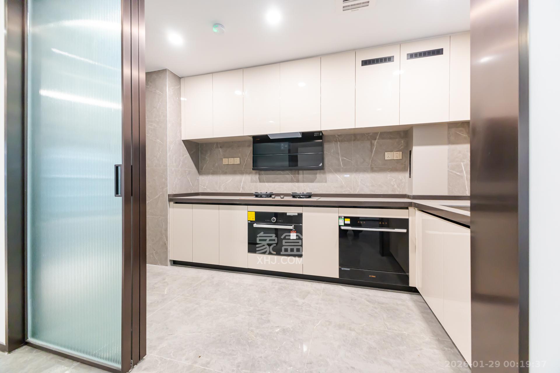 嘉臣道  4室2厅2卫    255.0万厨房