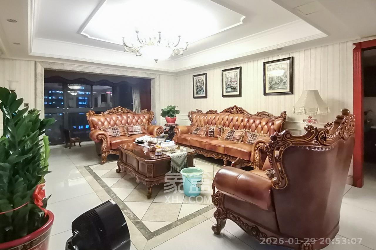 西子湖畔沃府  6室2厅3卫    308.0万