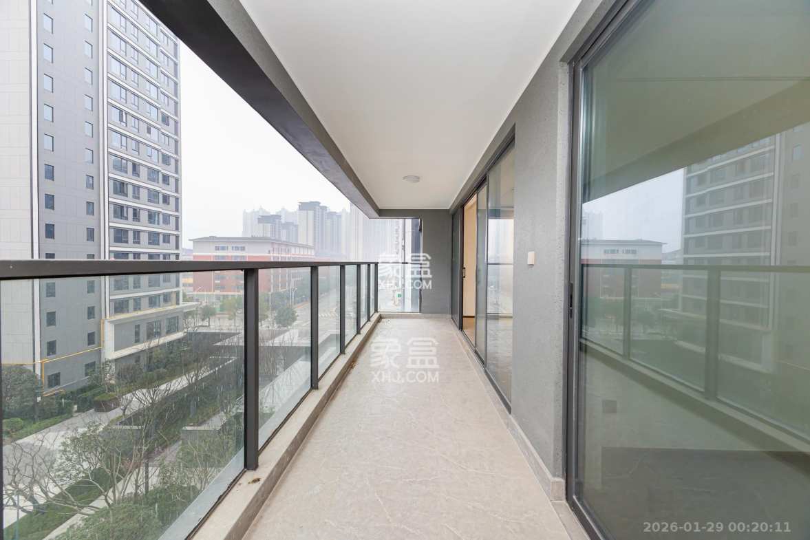 嘉臣道 4室2厅2卫 255.0万 嘉臣道 4室2厅2卫 255.0万阳台