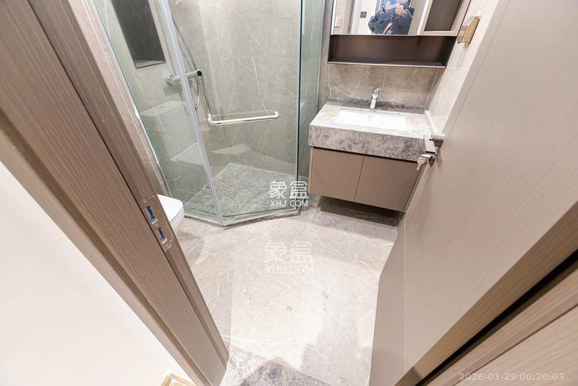 嘉臣道 4室2厅2卫 255.0万 嘉臣道 4室2厅2卫 255.0万卫生间