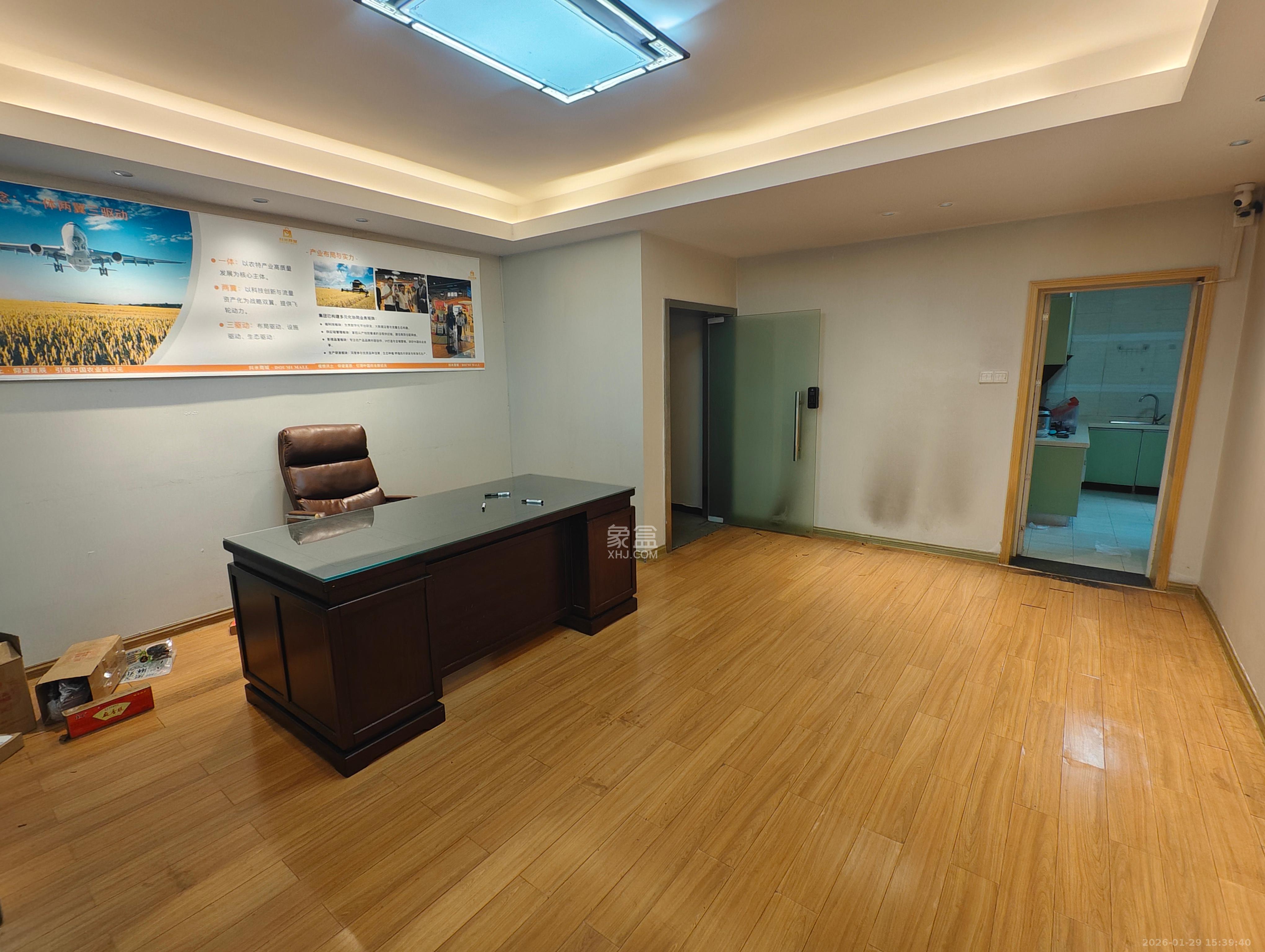 至雅大厦  4室2厅2卫    5000.0元/月