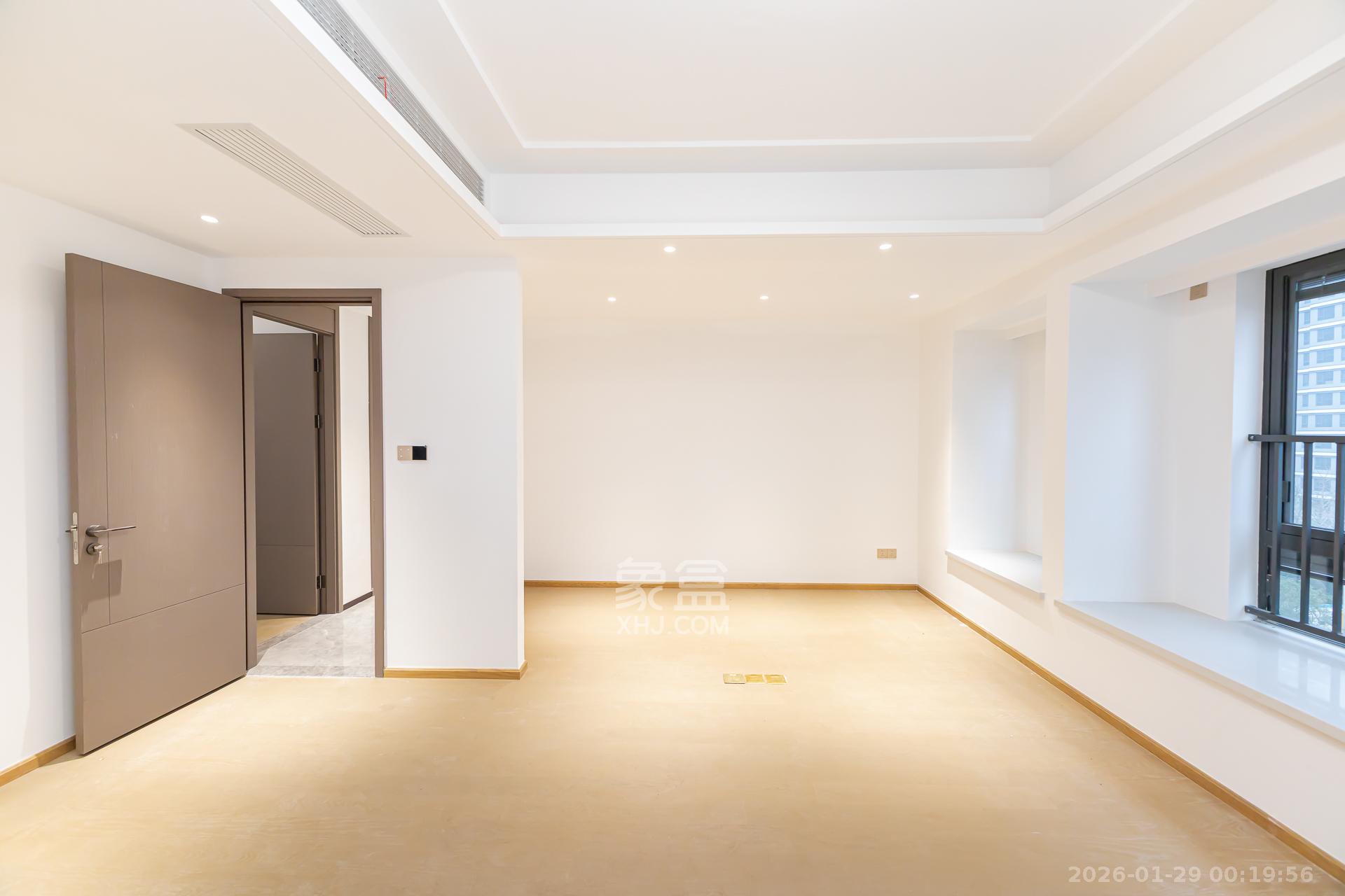 嘉臣道  4室2厅2卫    255.0万卧室