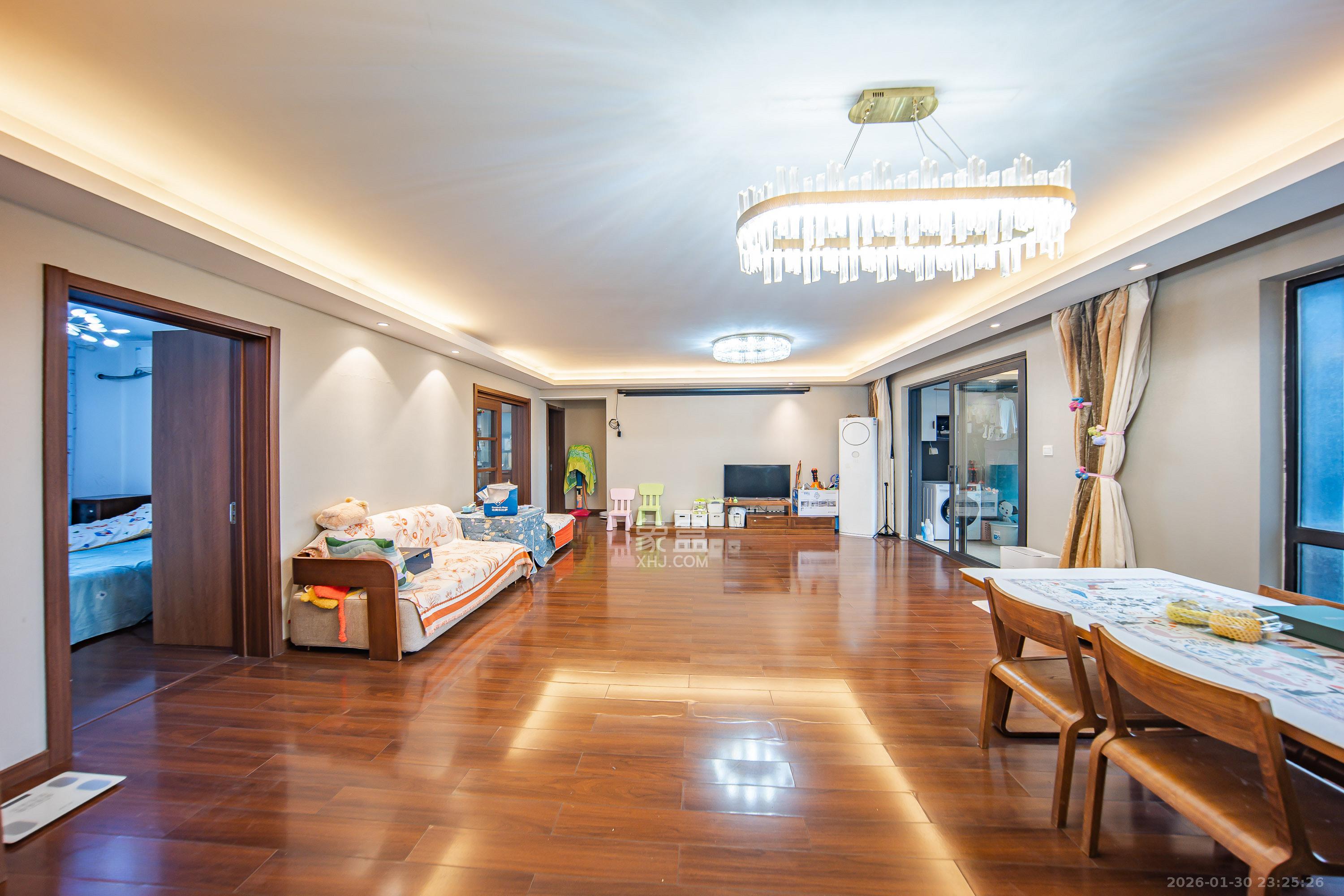 万科金域缇香  4室2厅2卫    195.0万