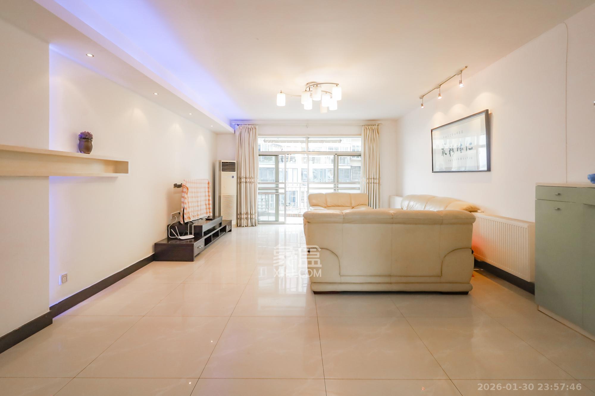 江岸景苑  3室2厅2卫    180.0万