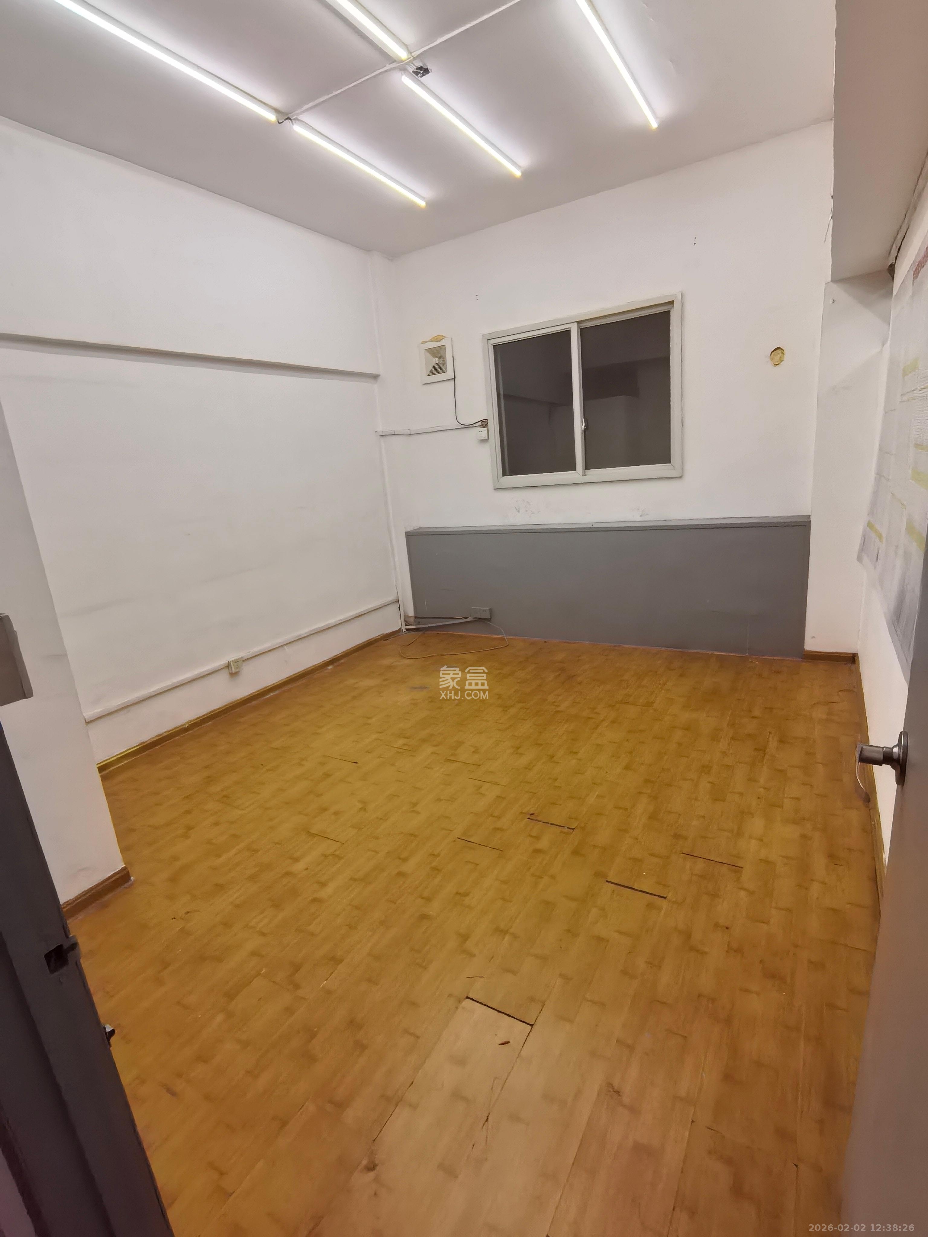 中南汽车世界   22.0㎡      1000.0元/月室内图