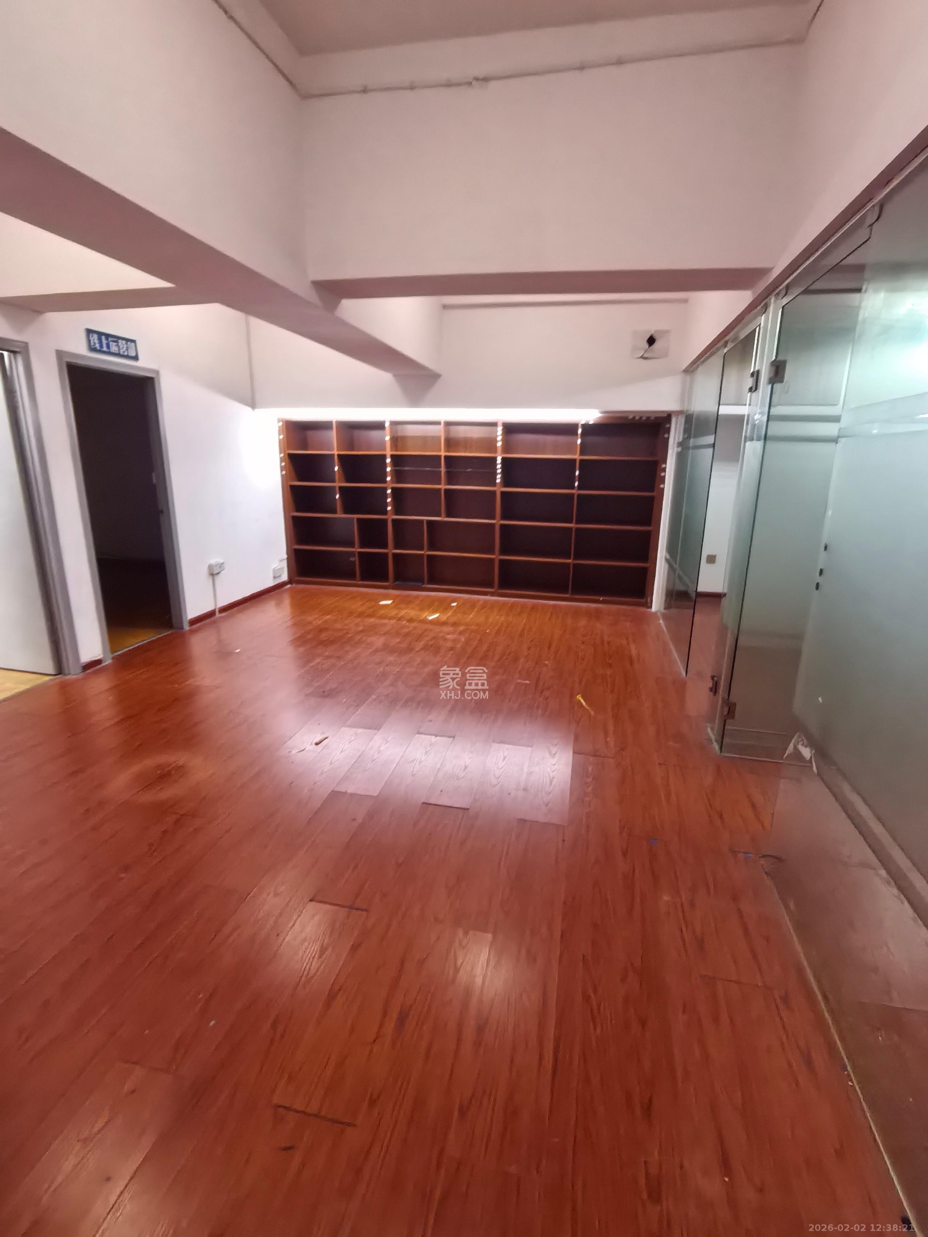 中南汽车世界   22.0㎡      1000.0元/月室内图