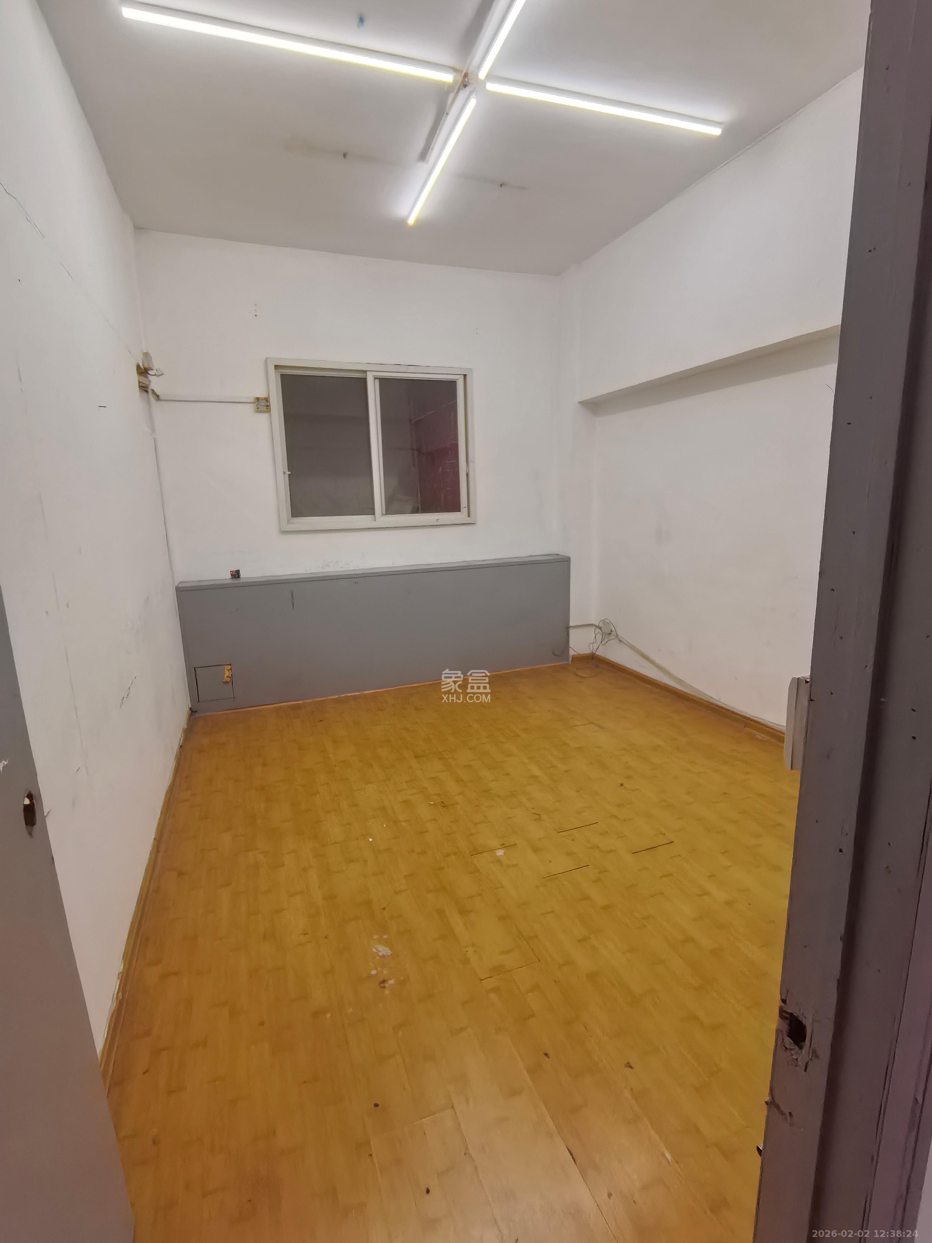 中南汽车世界   22.0㎡      1000.0元/月室内图