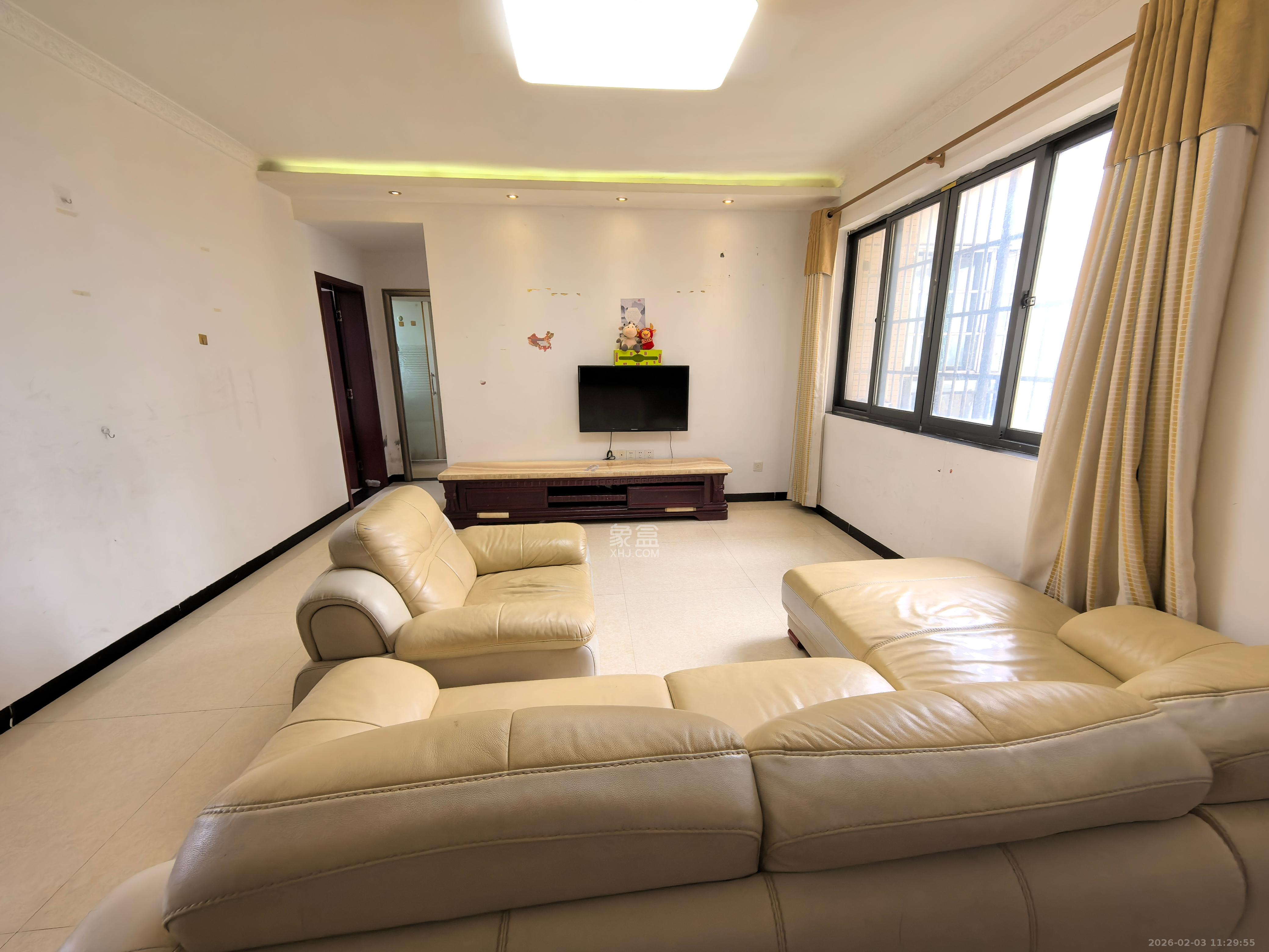 童话里  3室2厅1卫    1900.0元/月