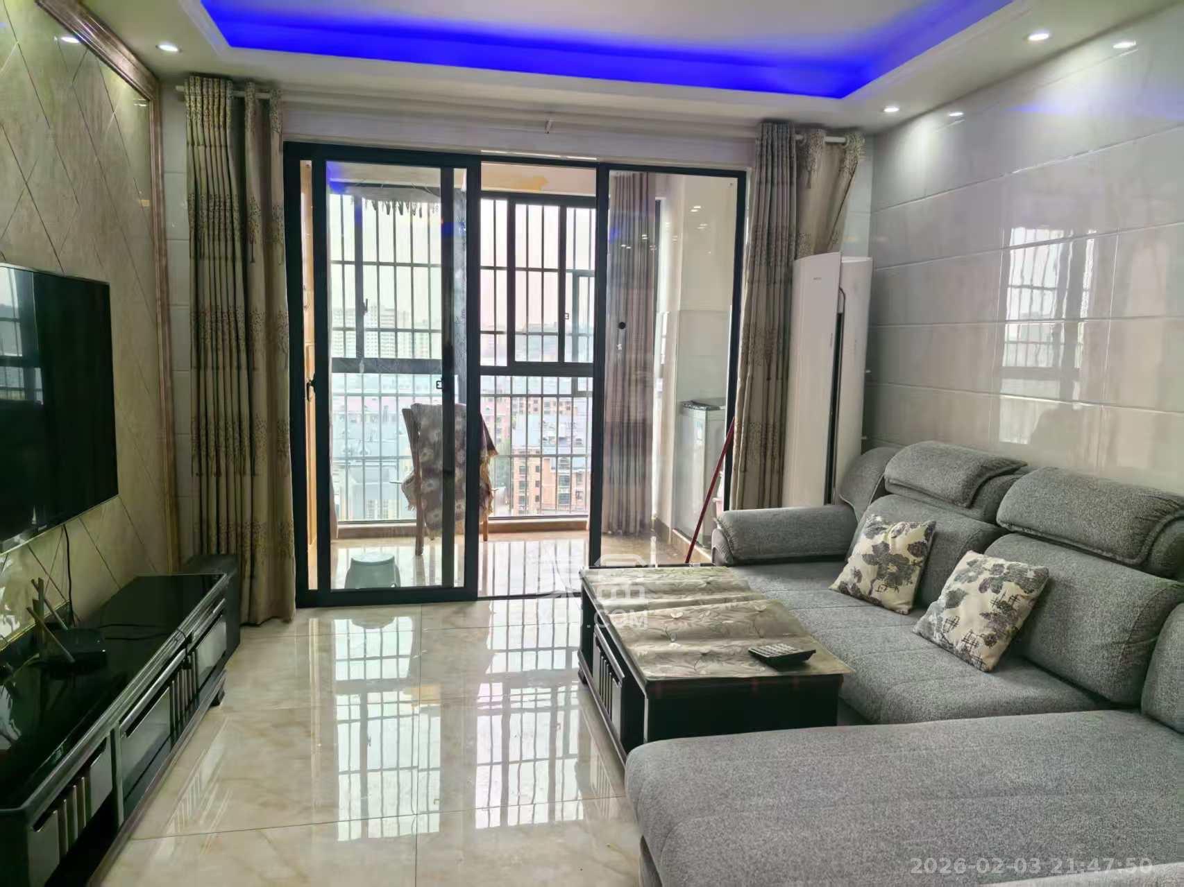 南庭城果  3室2厅1卫    2600.0元/月