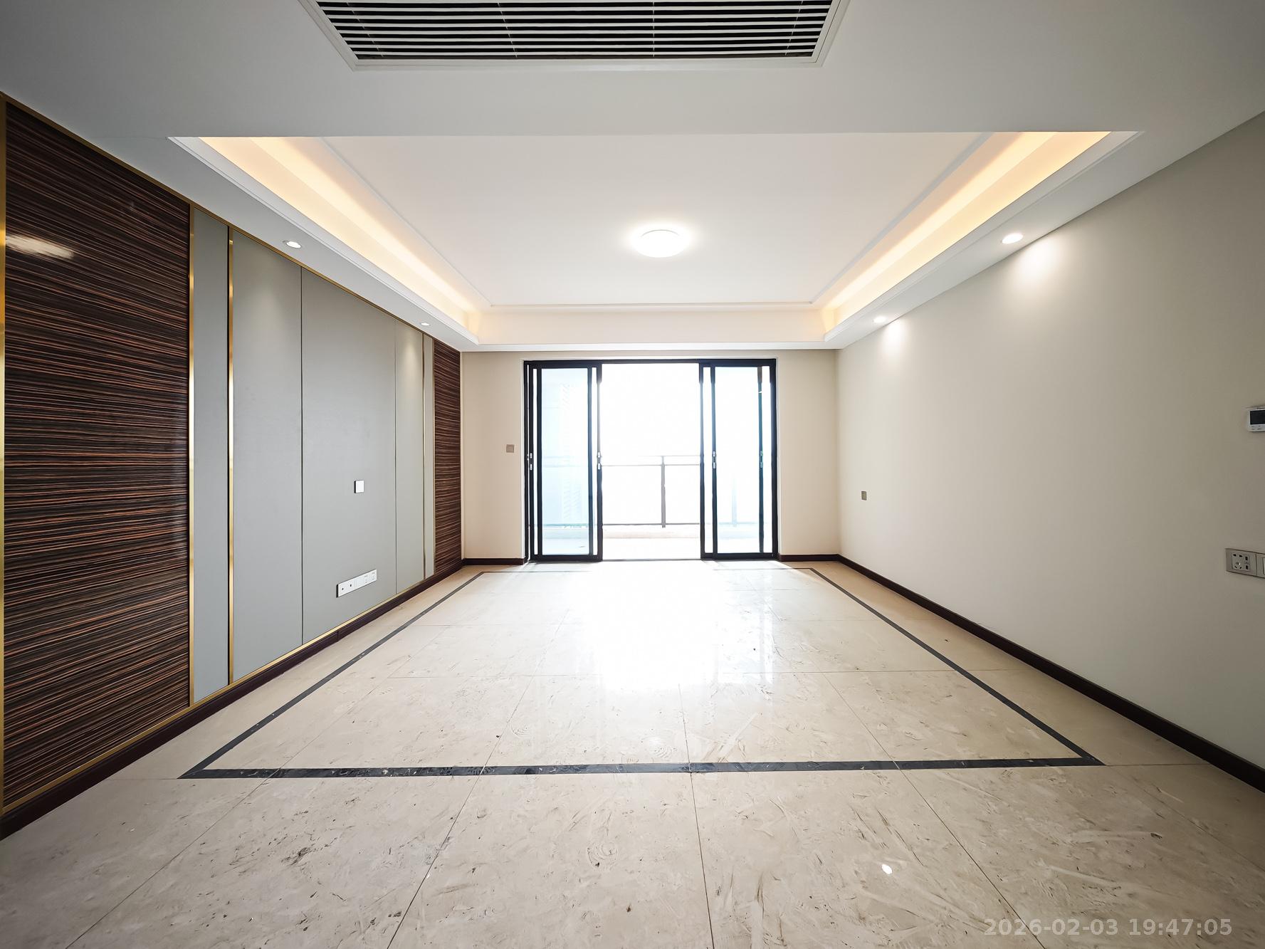 中欣楚天御府E区  5室2厅2卫    195.0万