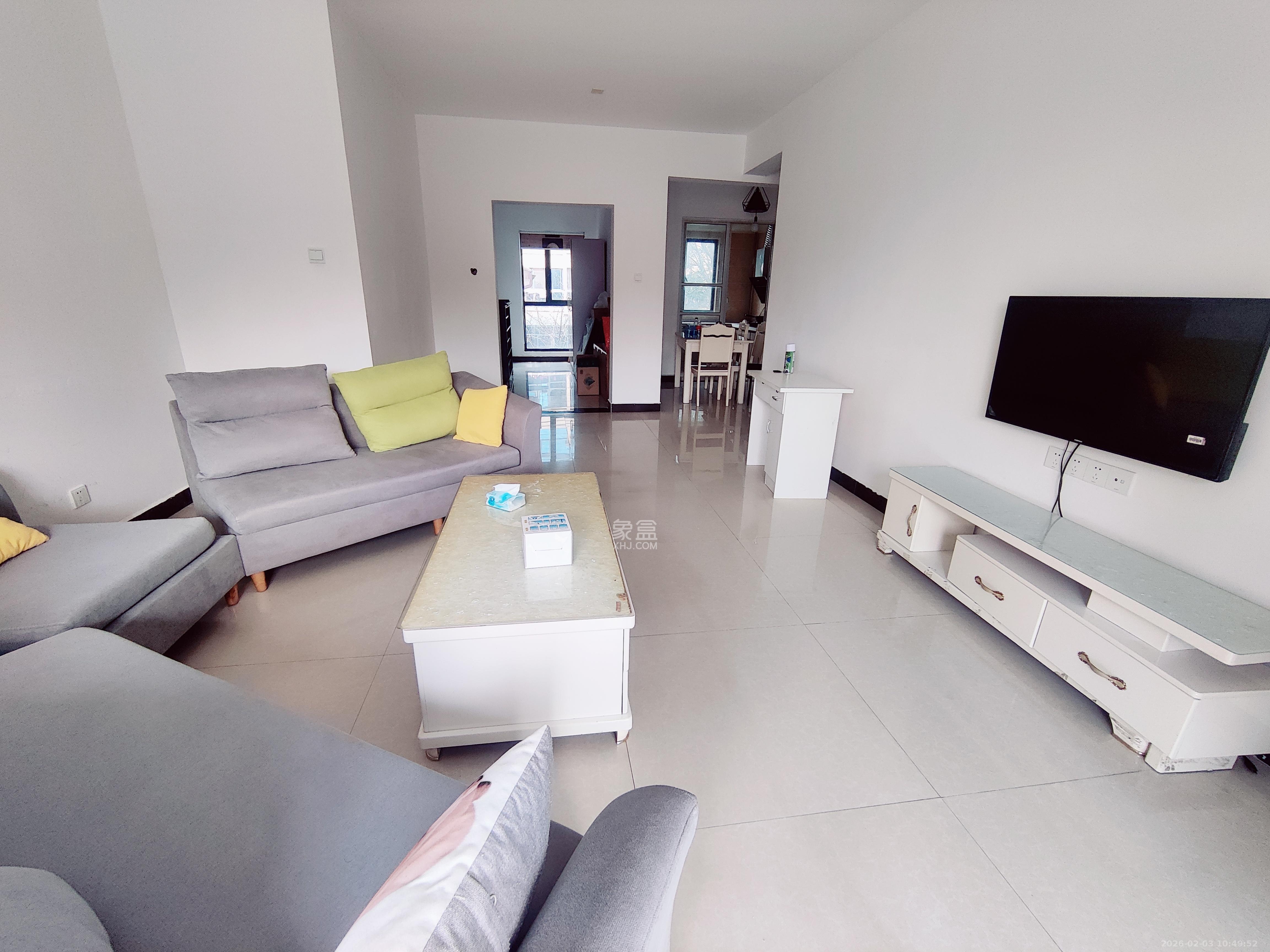 天麓尚层  3室2厅1卫    2000.0元/月