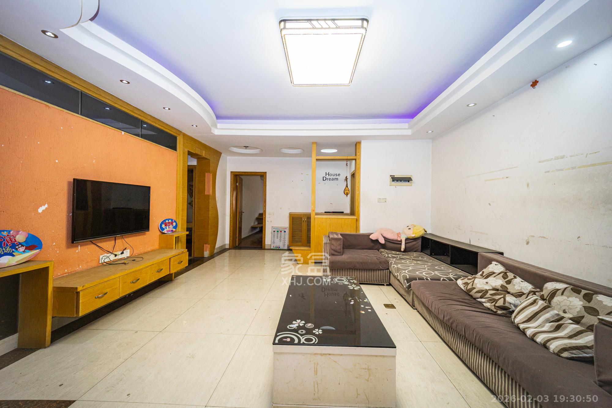 湘绣城  3室2厅1卫    40.0万