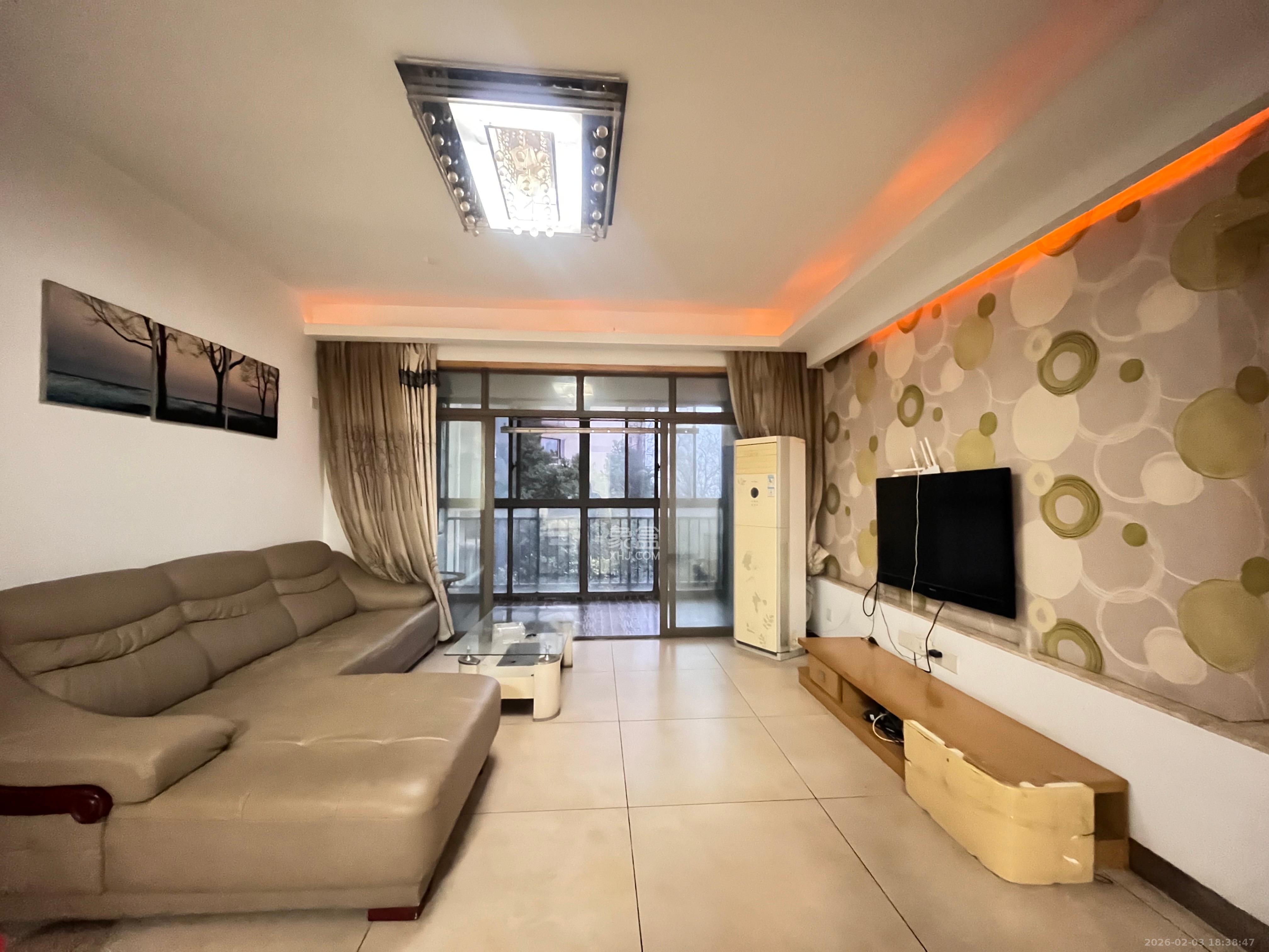 金域南外滩（望江佳园）  1室2厅1卫    3200.0元/月