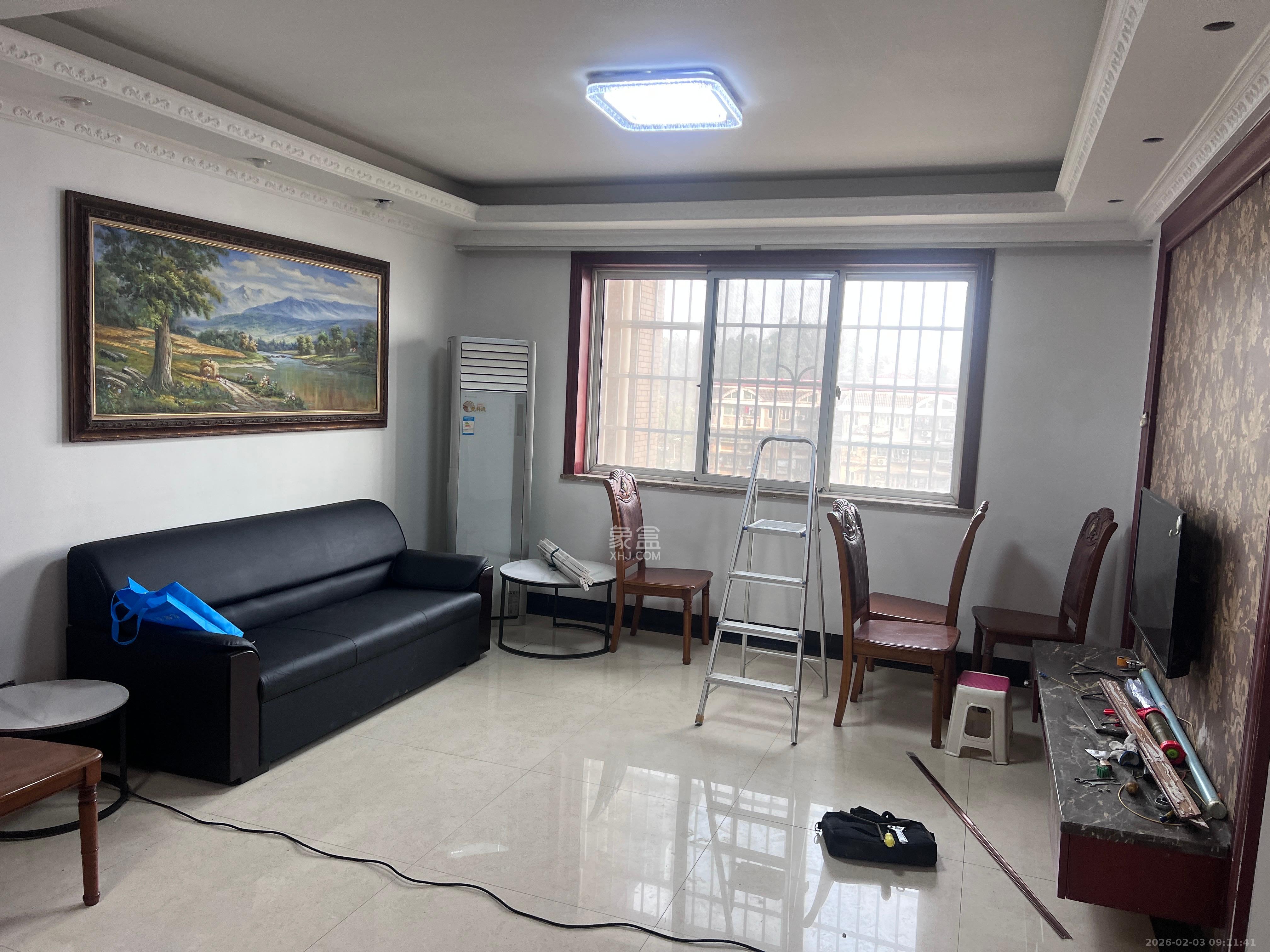 新诚小区  1室2厅1卫    1800.0元/月