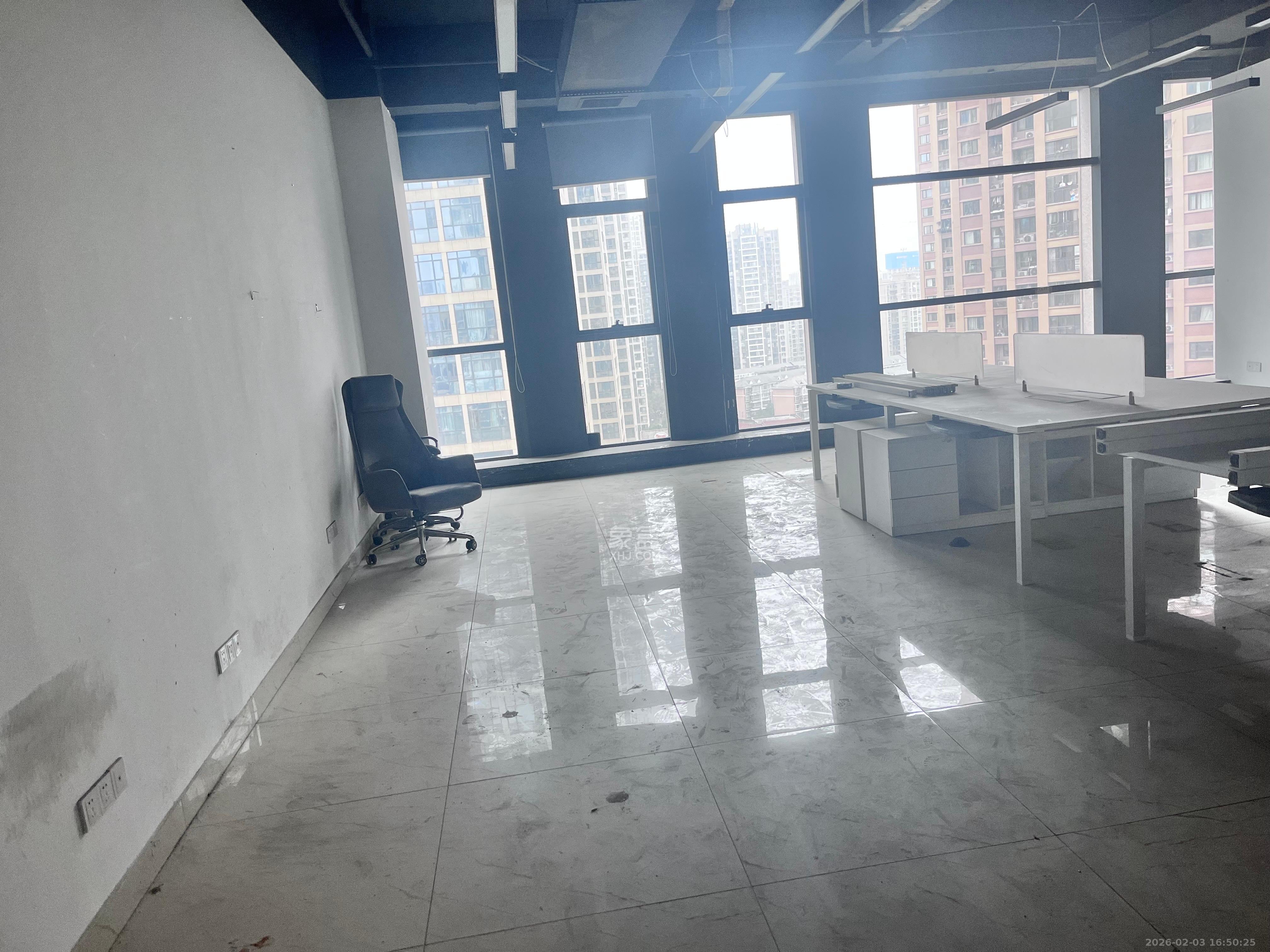 融科东南海   129.8㎡      4000.0元/月