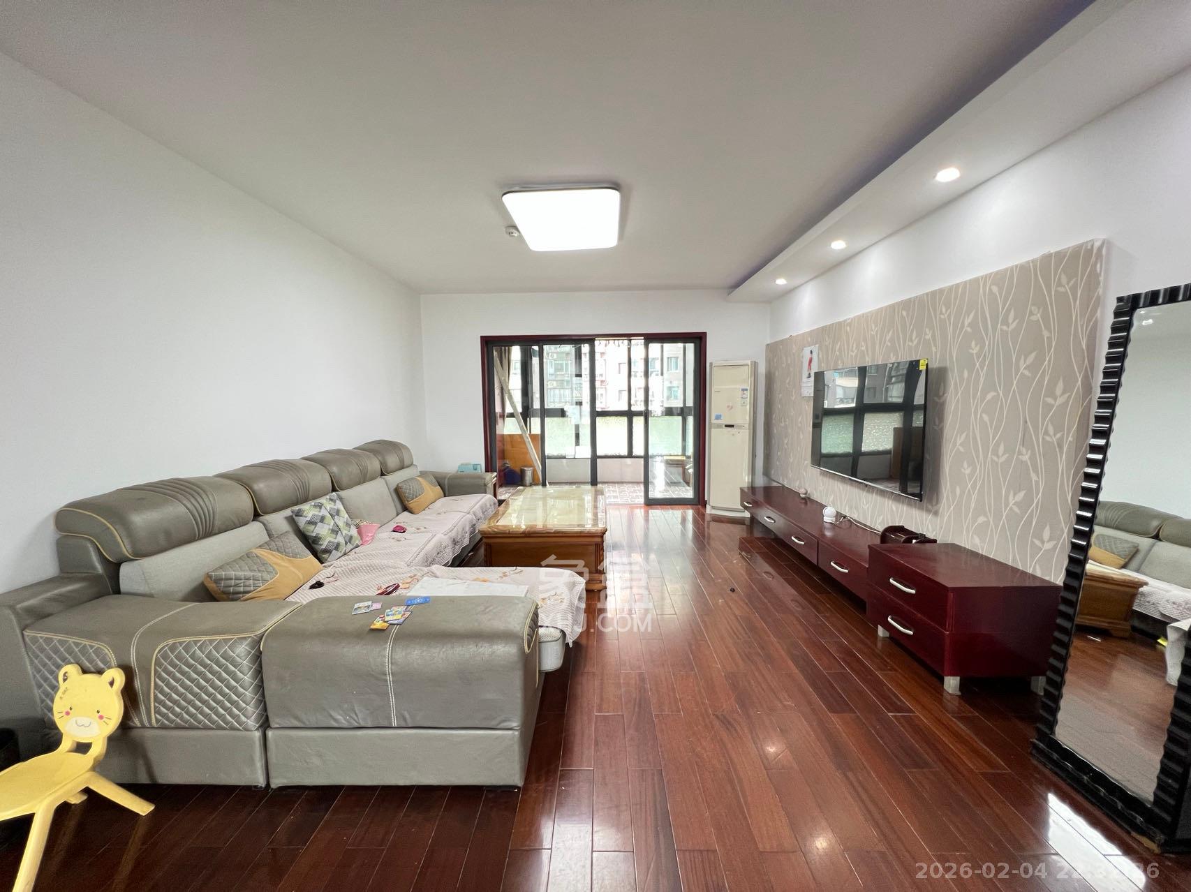 西子花苑  3室2厅2卫    3000.0元/月