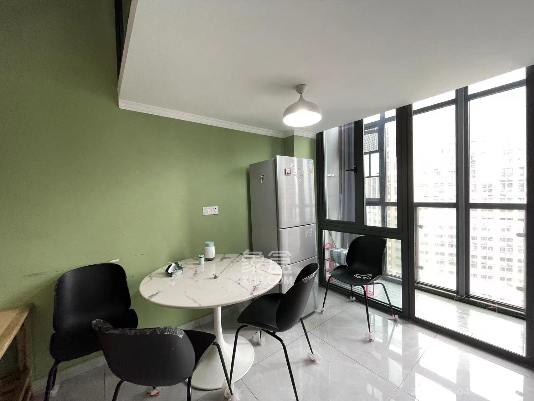 钱隆世家  2室2厅1卫    2000.0元/月