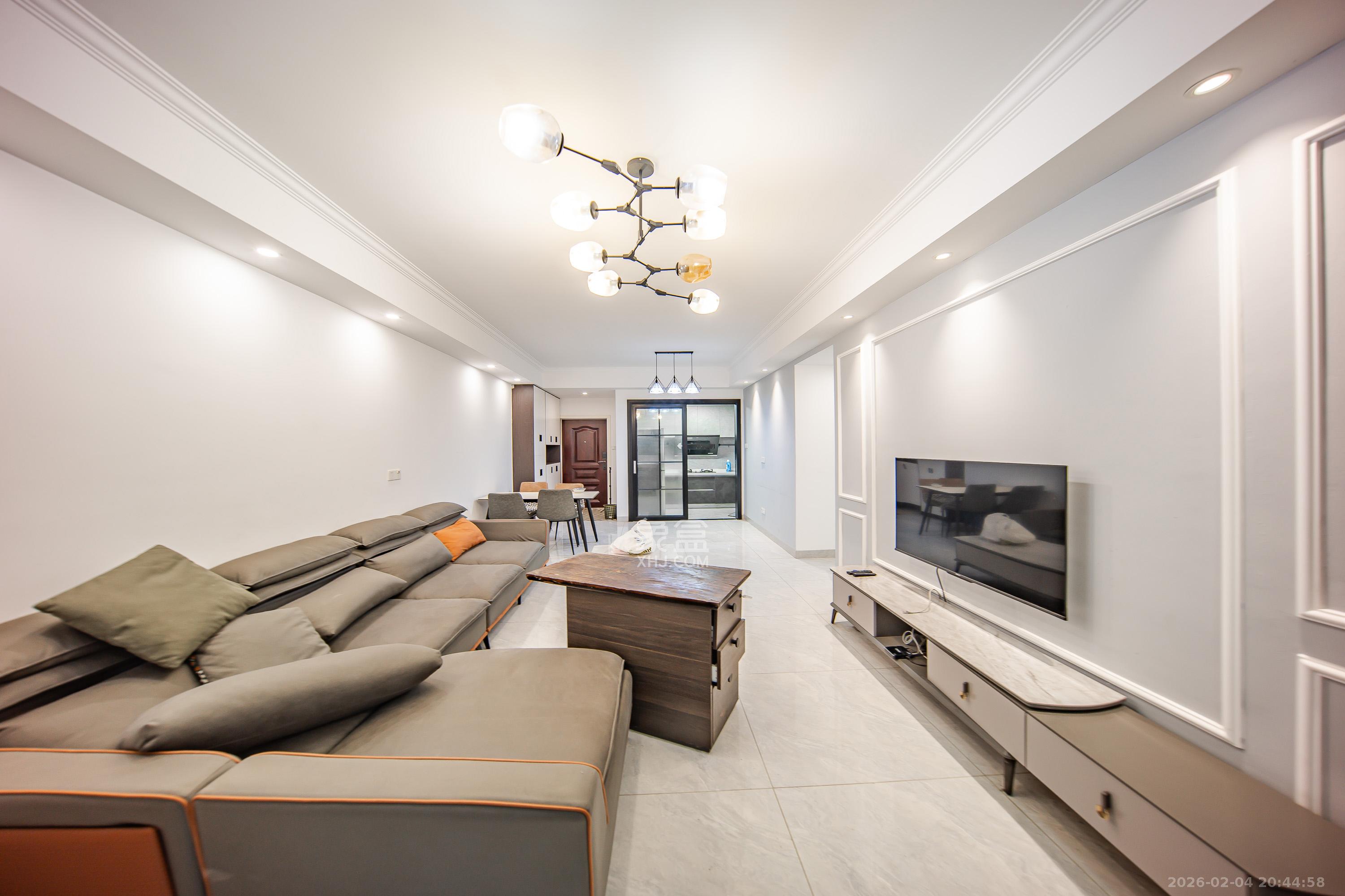 蓝光雍锦半岛  3室2厅2卫    98.0万