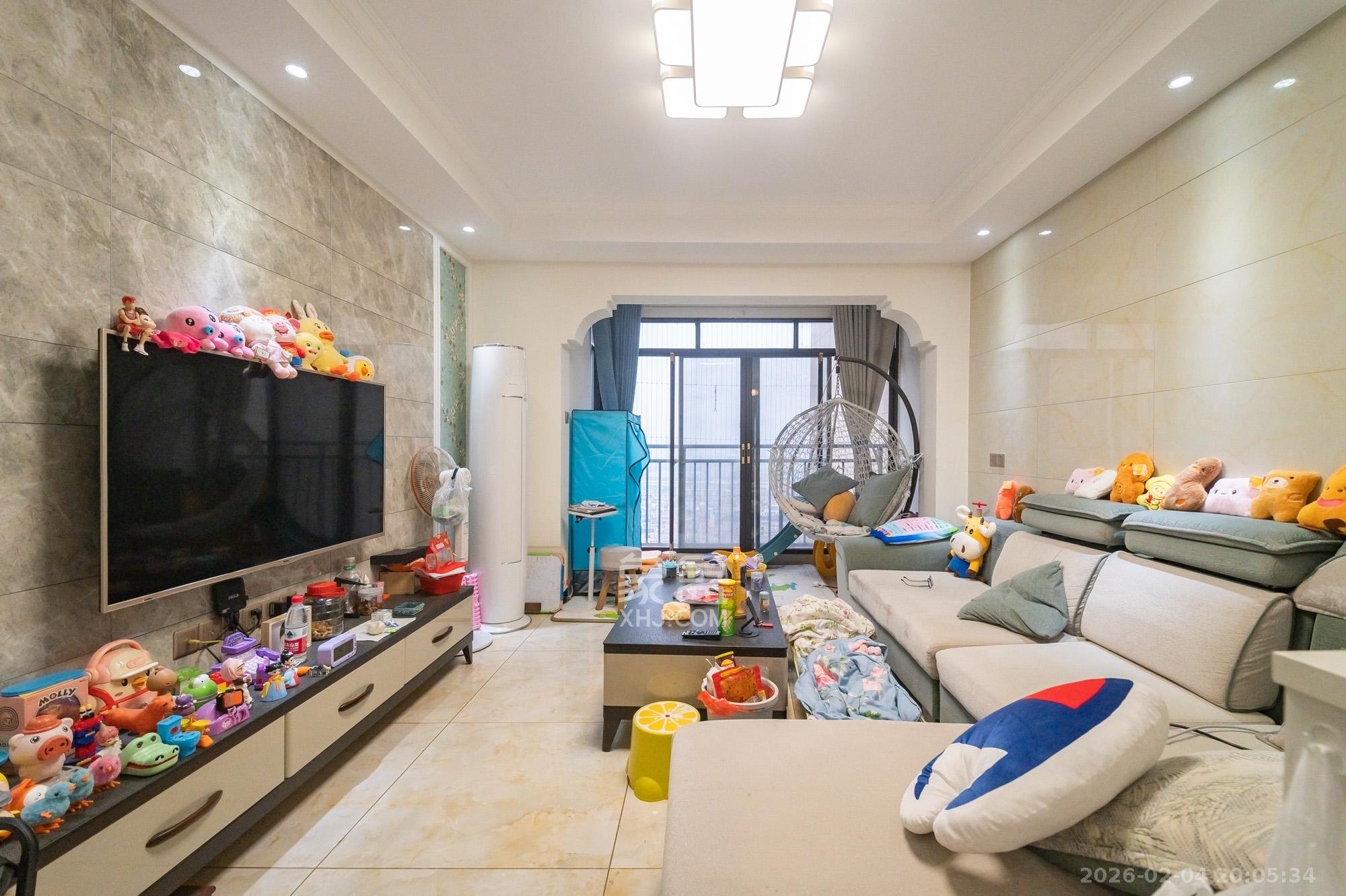 华润置地广场二期  3室2厅2卫    83.8万