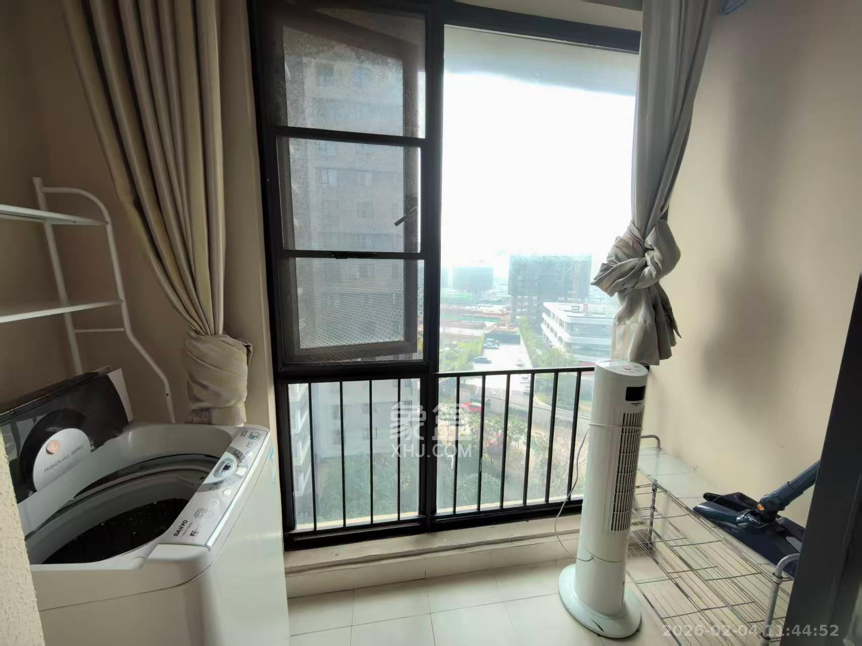 万科城  1室1厅1卫    1330.0元/月