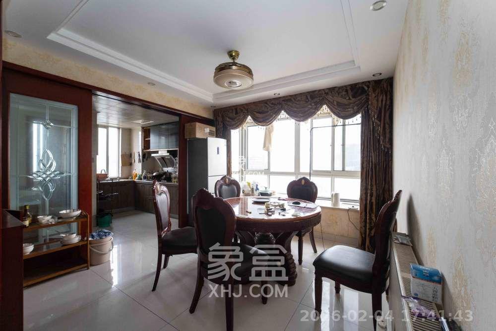 诺亚方舟大厦  4室2厅2卫    3400.0元/月