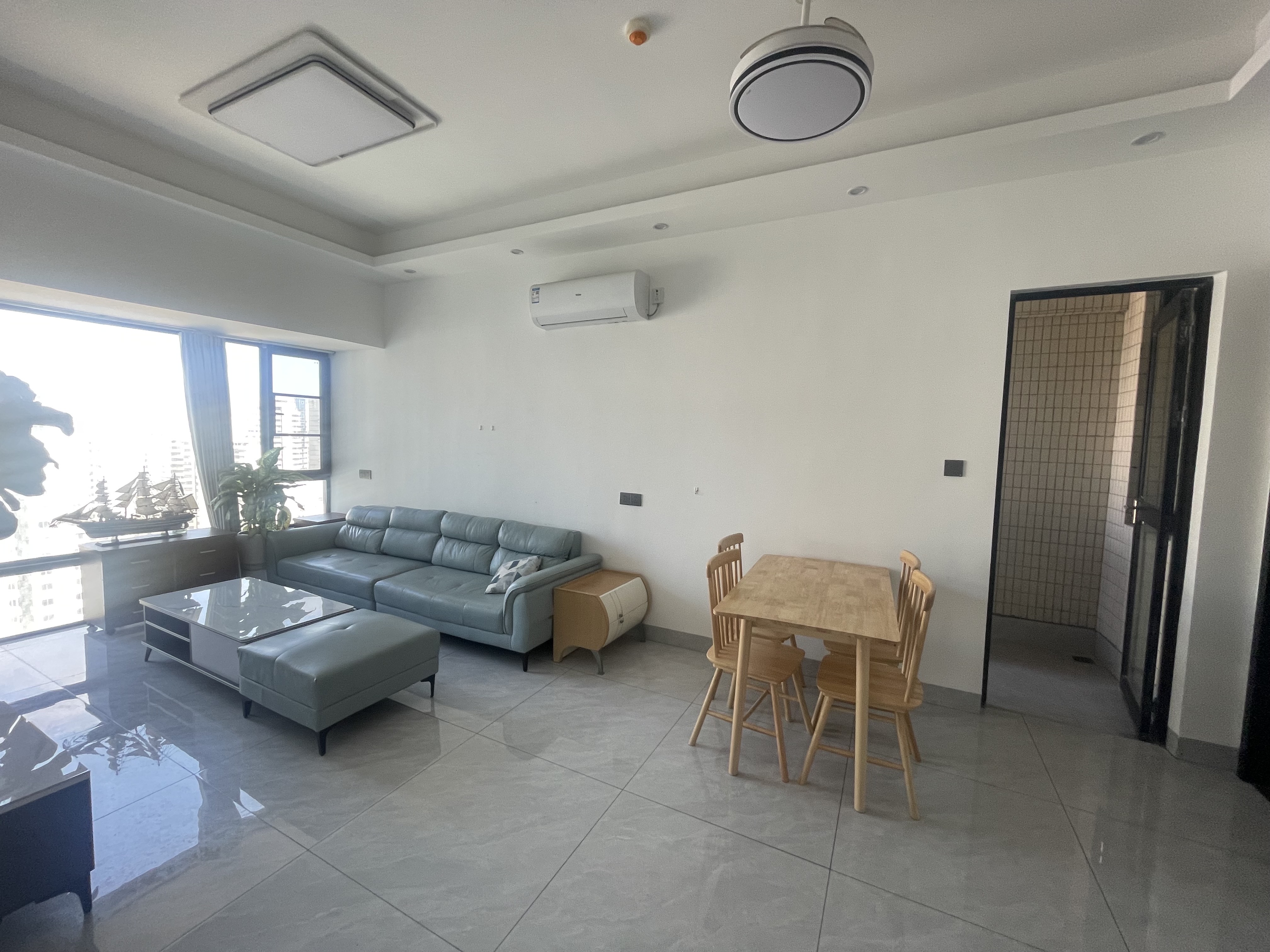 逸龙广场  2室2厅1卫    3800.0元/月