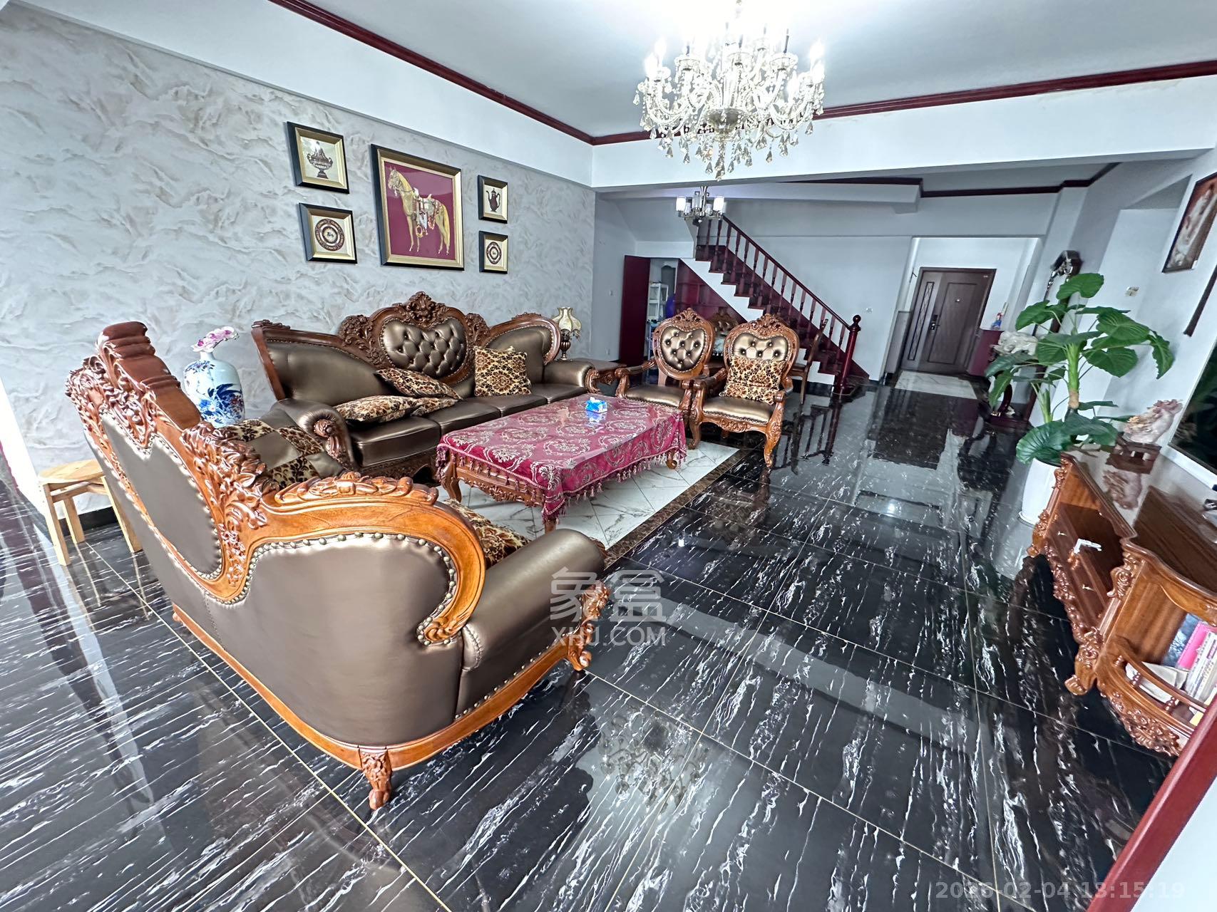 上城金都  4室2厅3卫    6800.0元/月