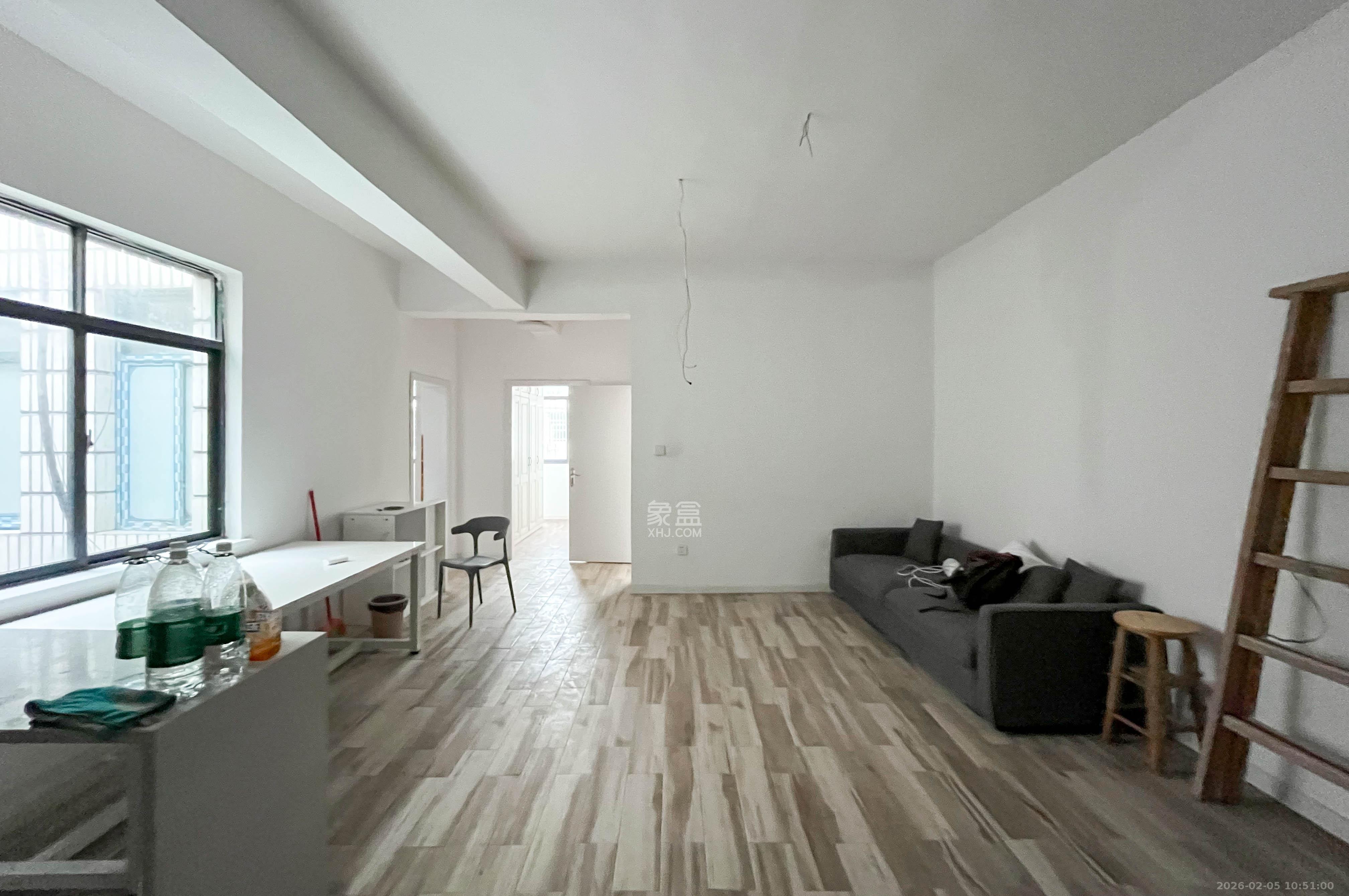 涧塘小区  4室2厅2卫    66.0万