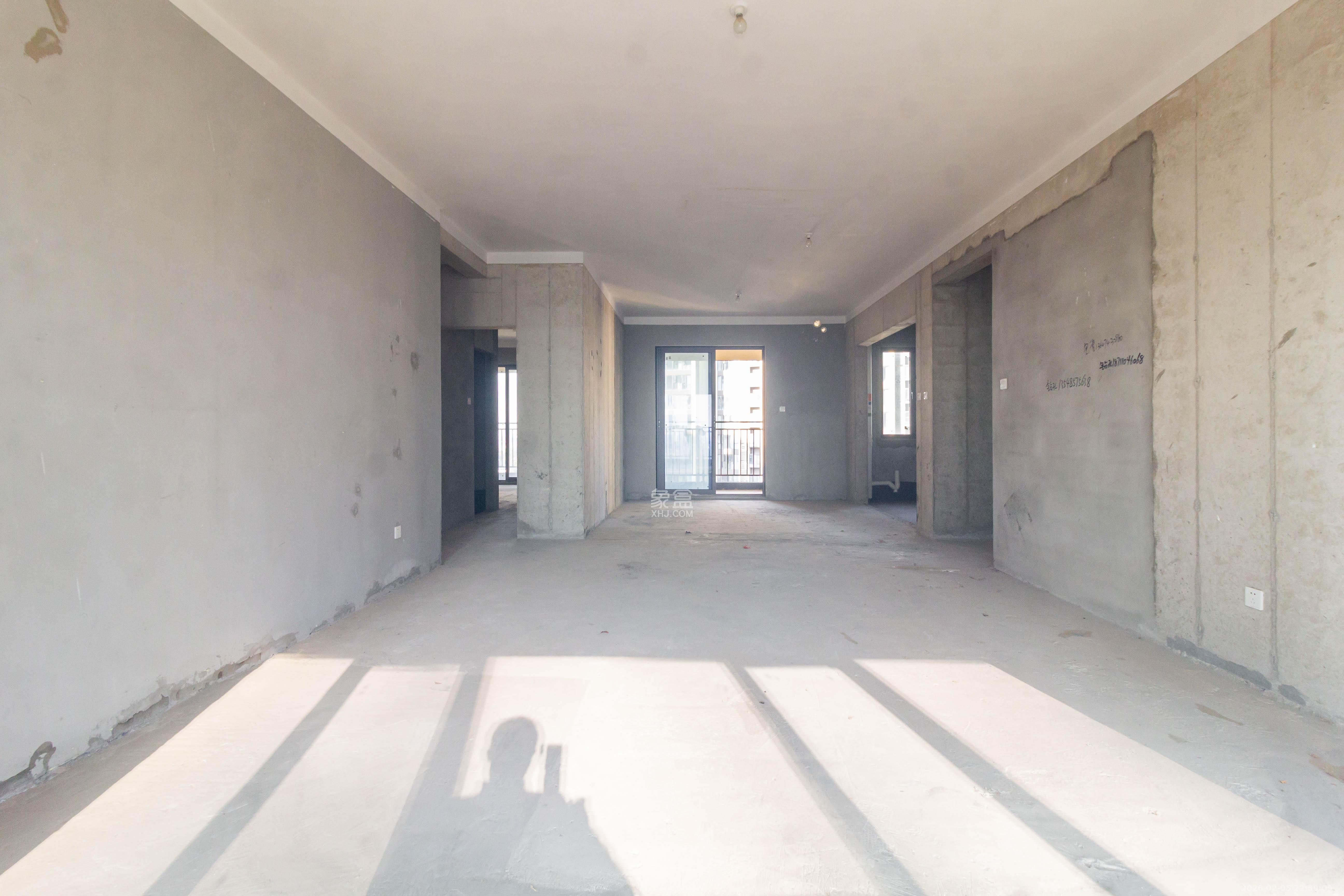 湘域芯城一期  4室2厅3卫    160.0万