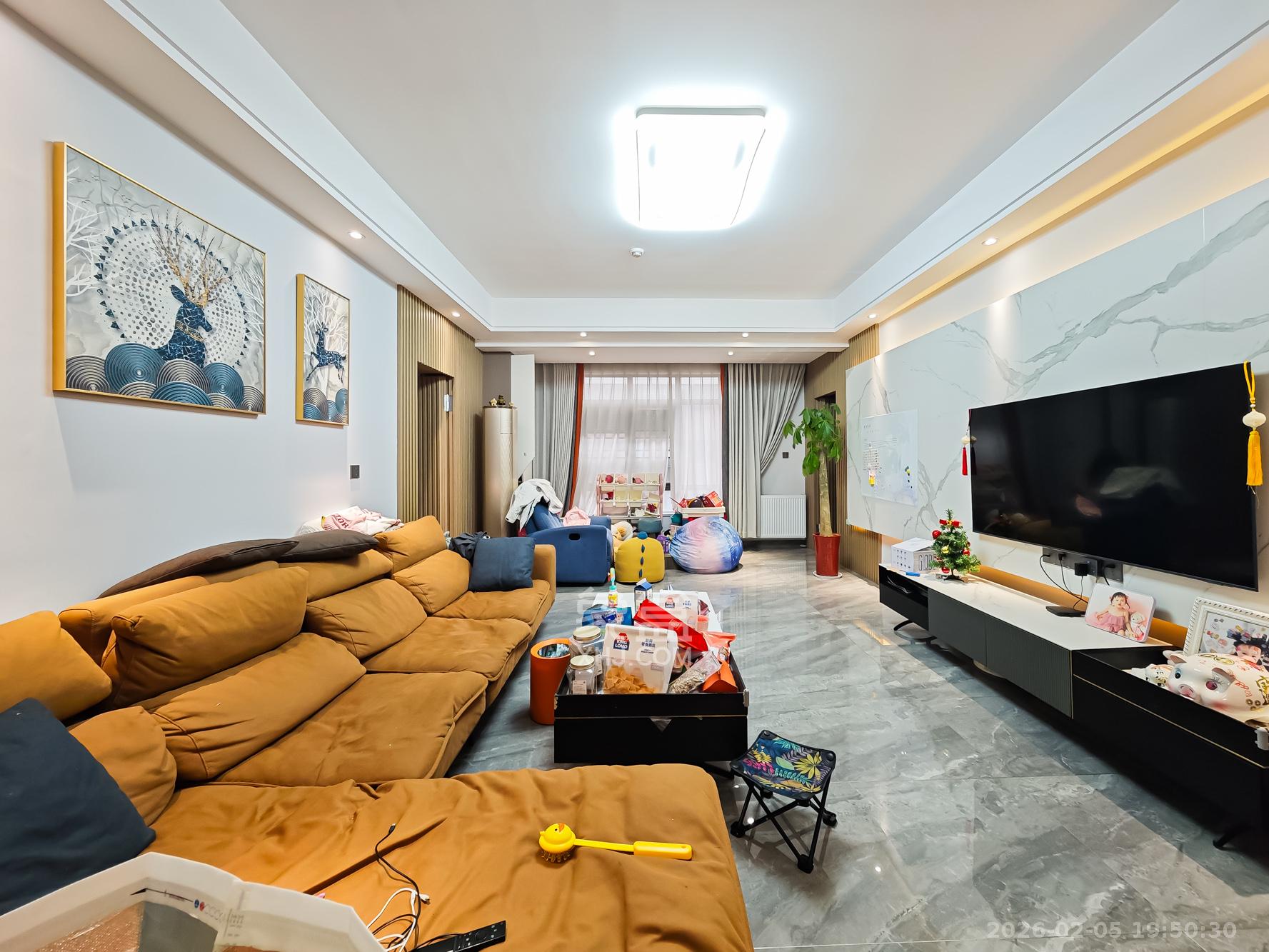 绿地海外滩一期  4室2厅2卫    124.0万