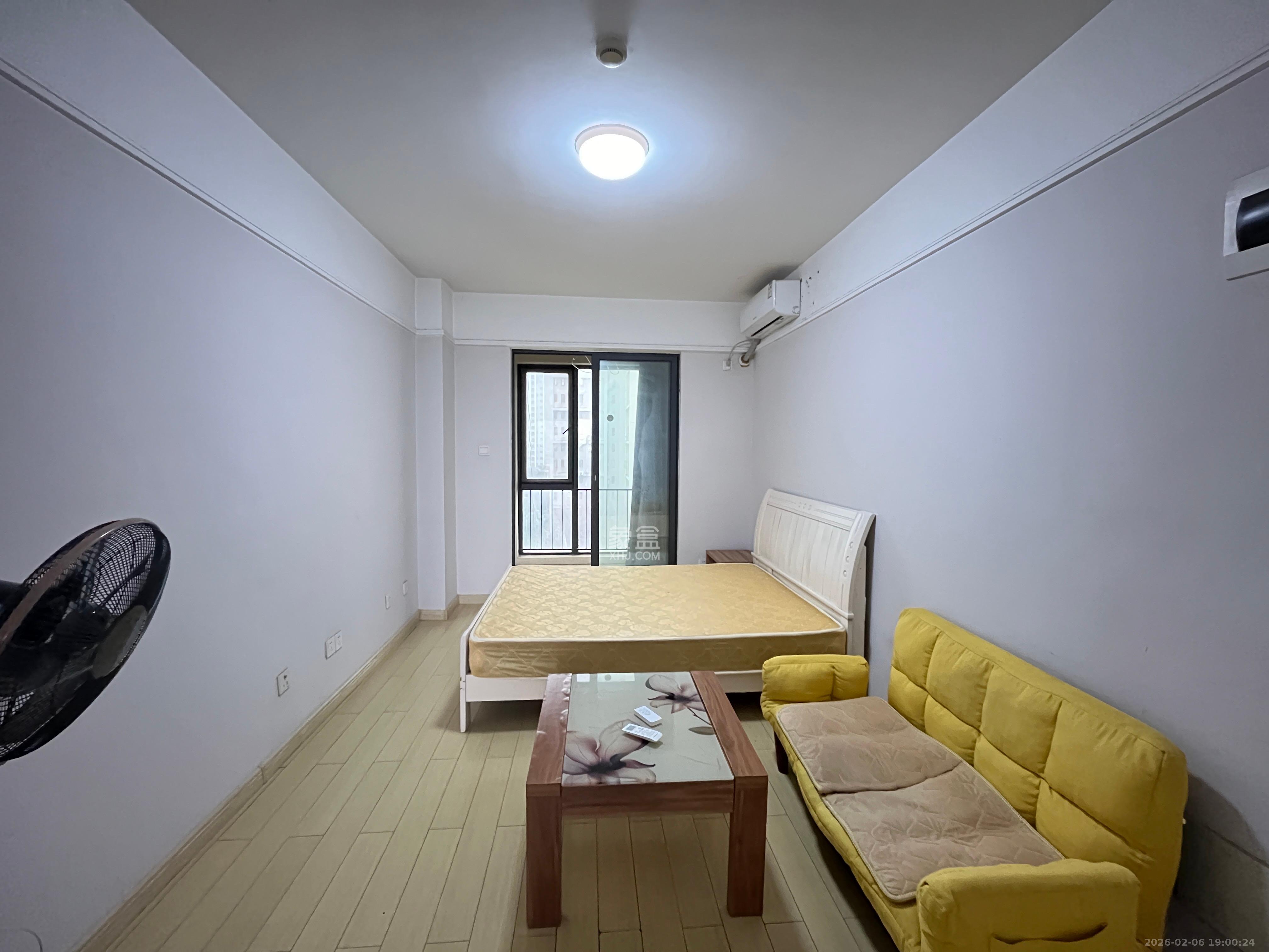 万科城  1室1厅1卫    1250.0元/月