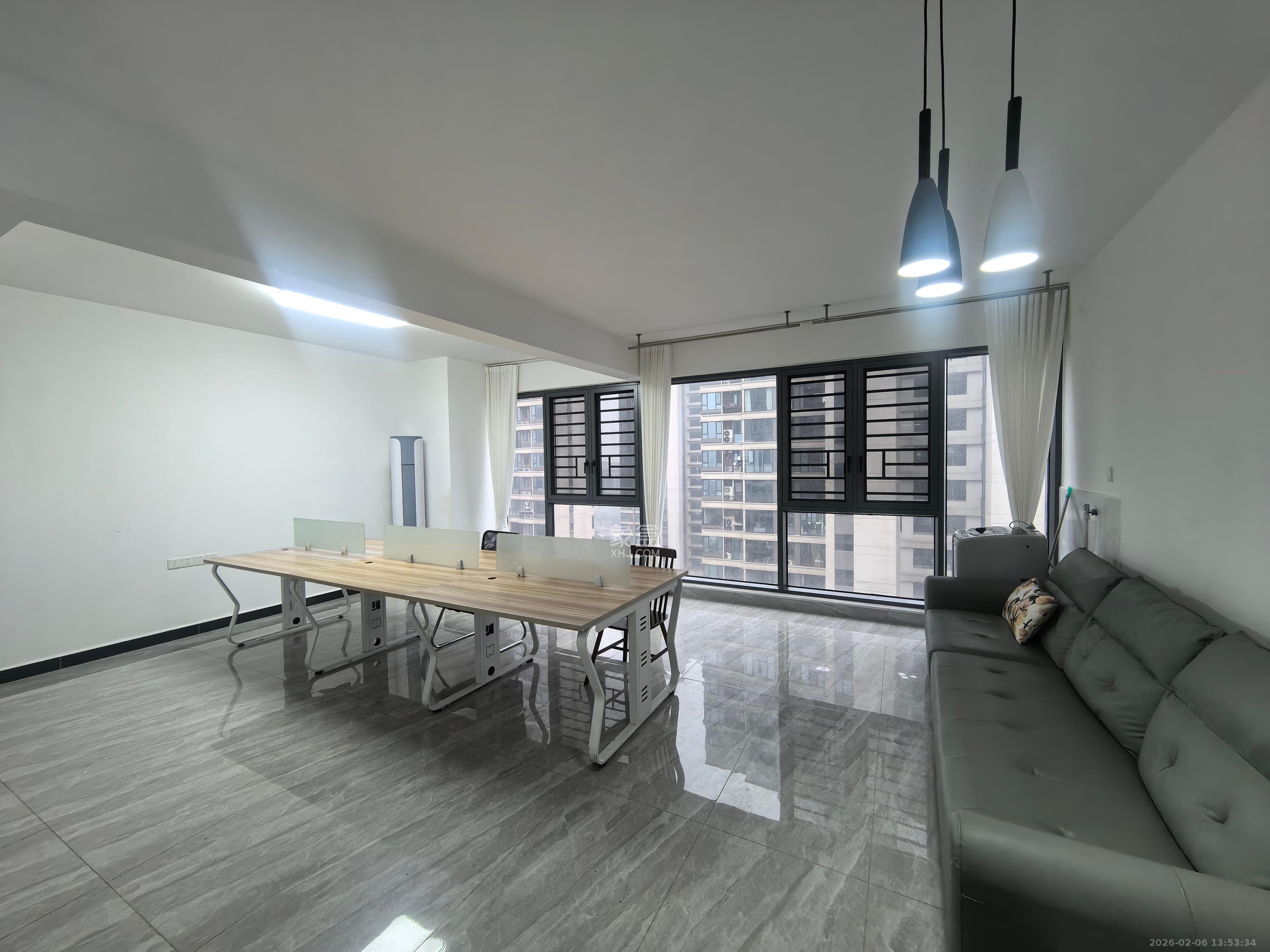 麓谷山湖郡  3室2厅2卫    3100.0元/月