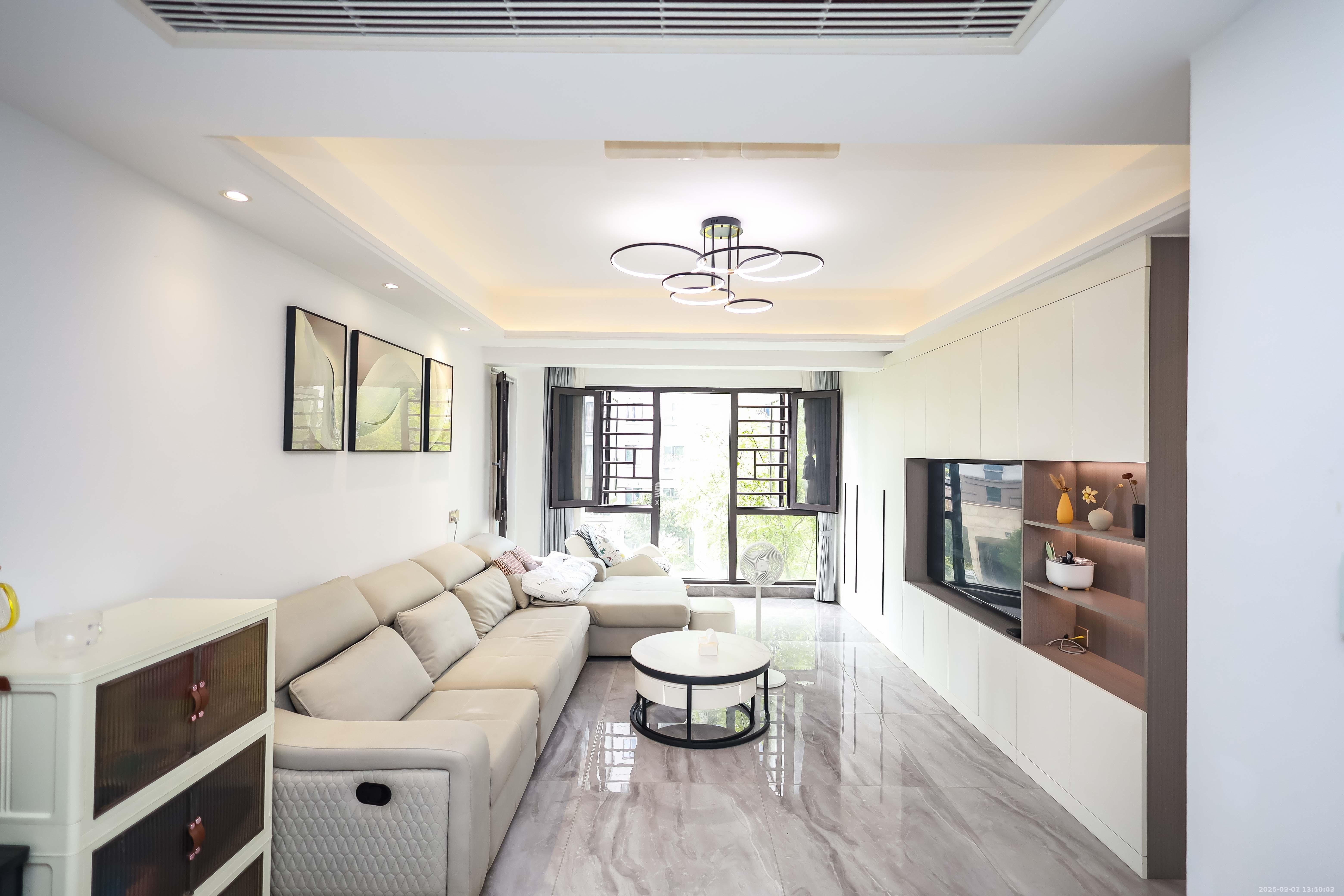 金基芳华  3室2厅2卫    2300.0元/月