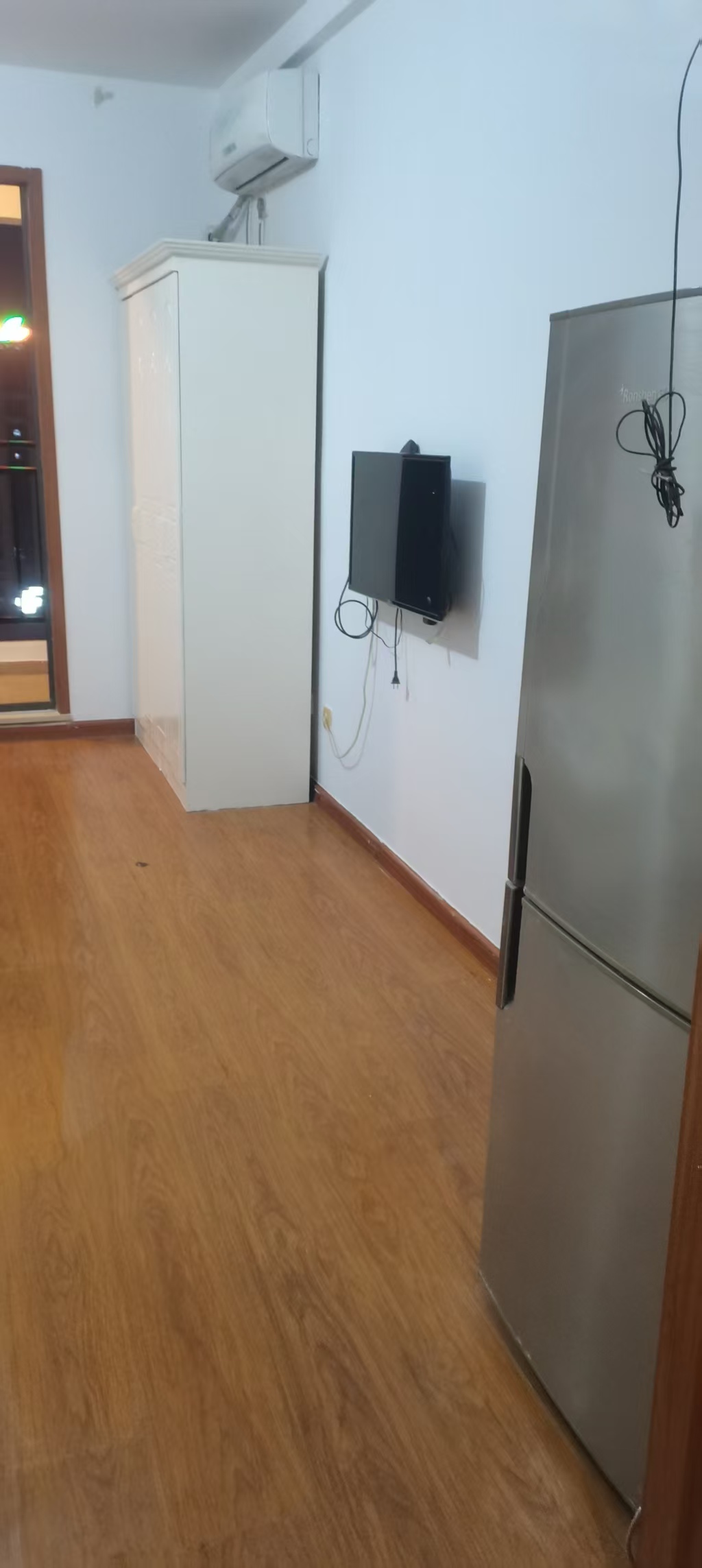 蓝色港湾  1室1厅1卫    1100.0元/月