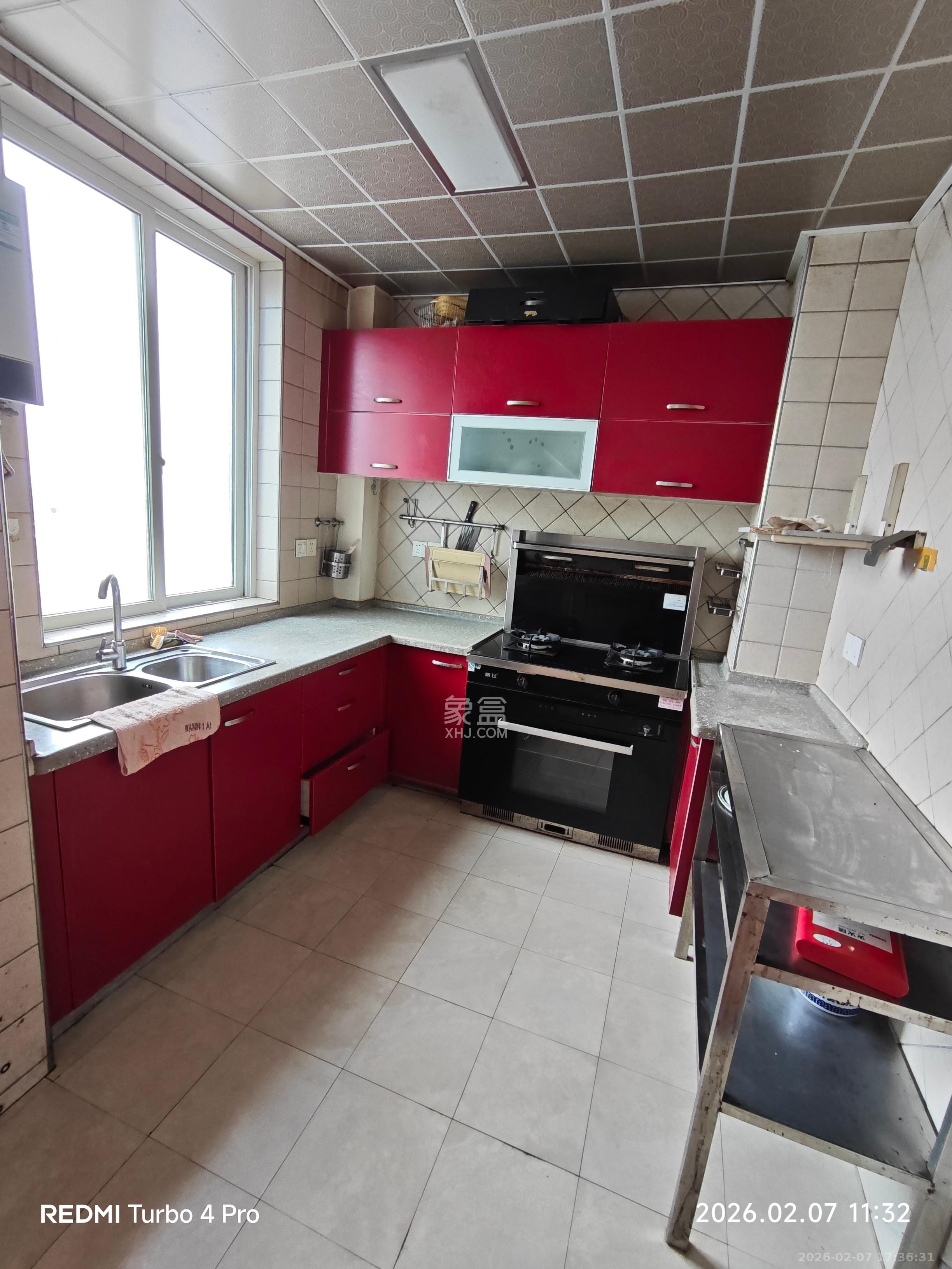 岳麓现代城  3室2厅2卫    4000.0元/月