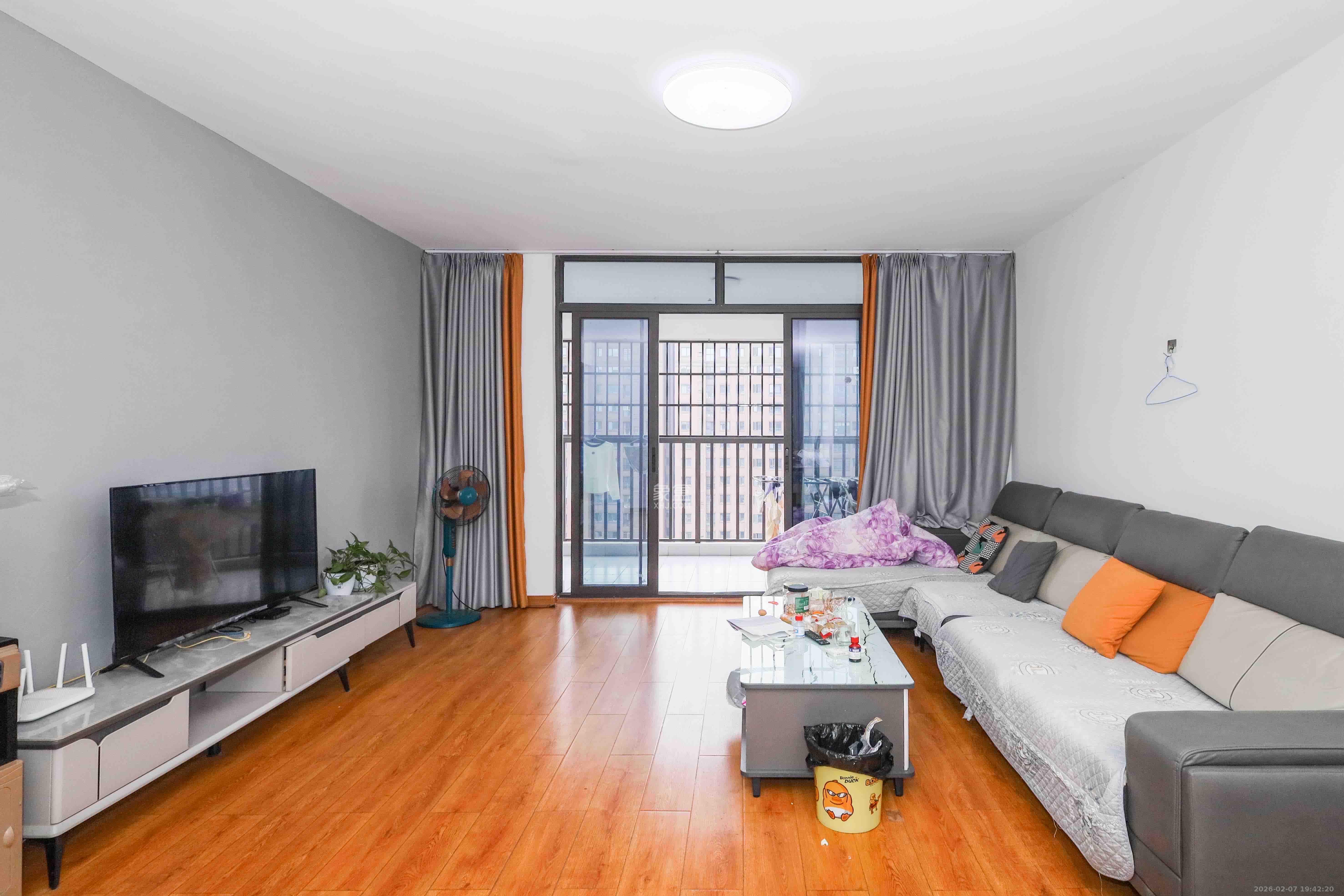 中冶中央公园  4室2厅2卫    4500.0元/月