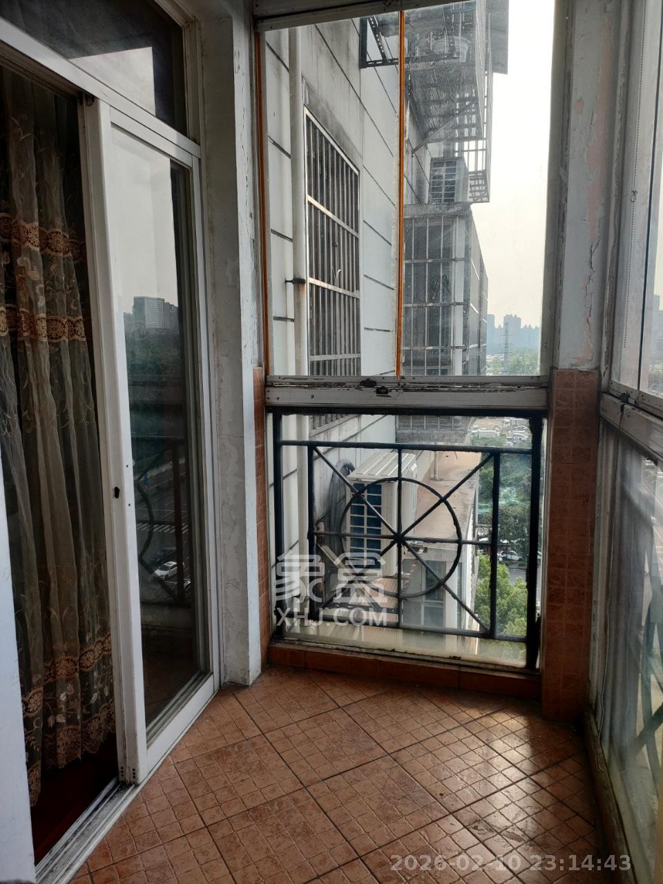 山水人家三期  1室2厅1卫    1300.0元/月室内图