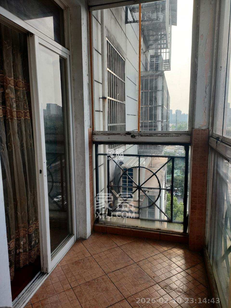 山水人家三期 1室2厅1卫 1300.0元/月 山水人家三期 1室2厅1卫 1300.0元/月室内图