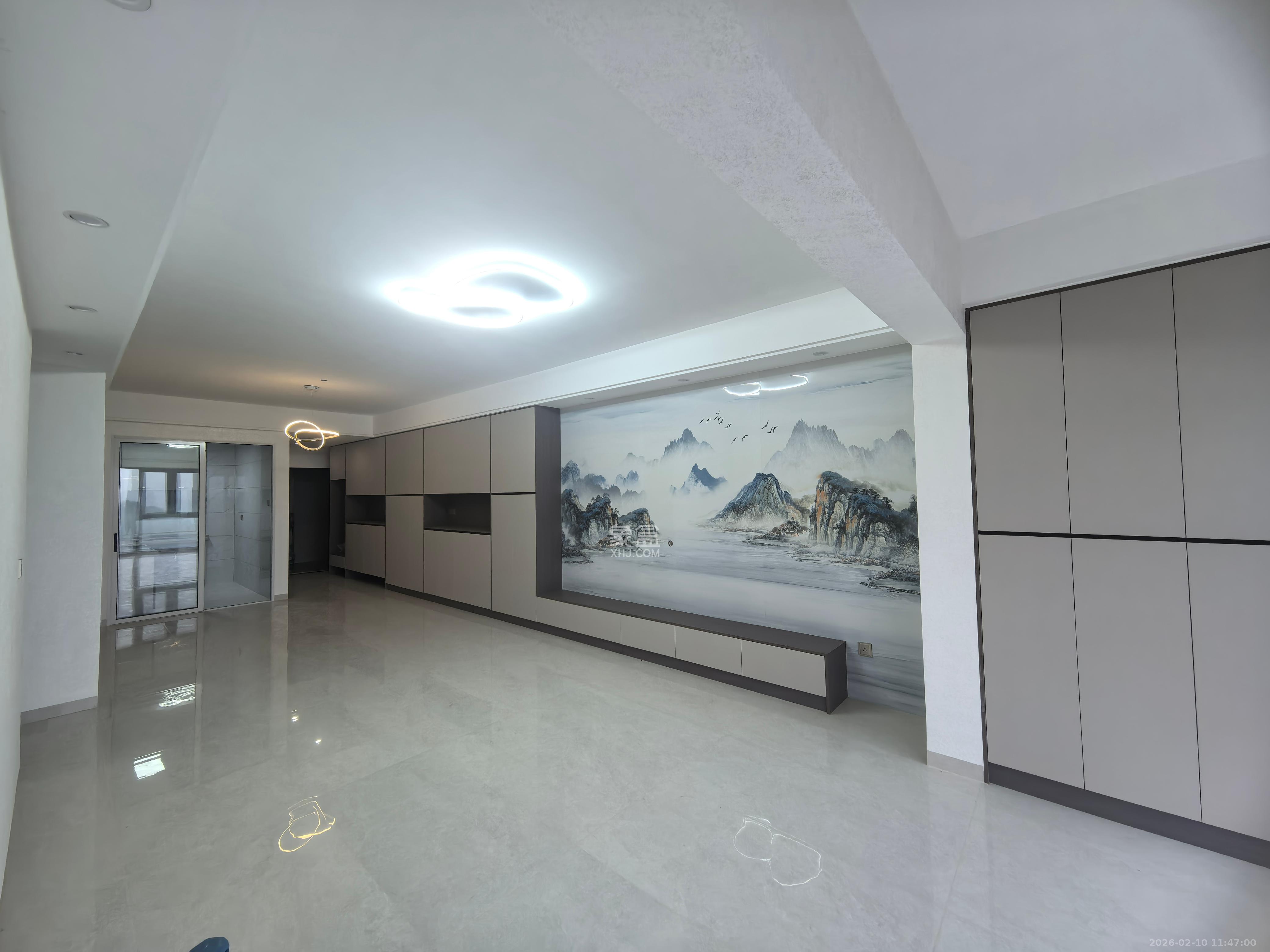 丽发新城  3室2厅2卫    2400.0元/月