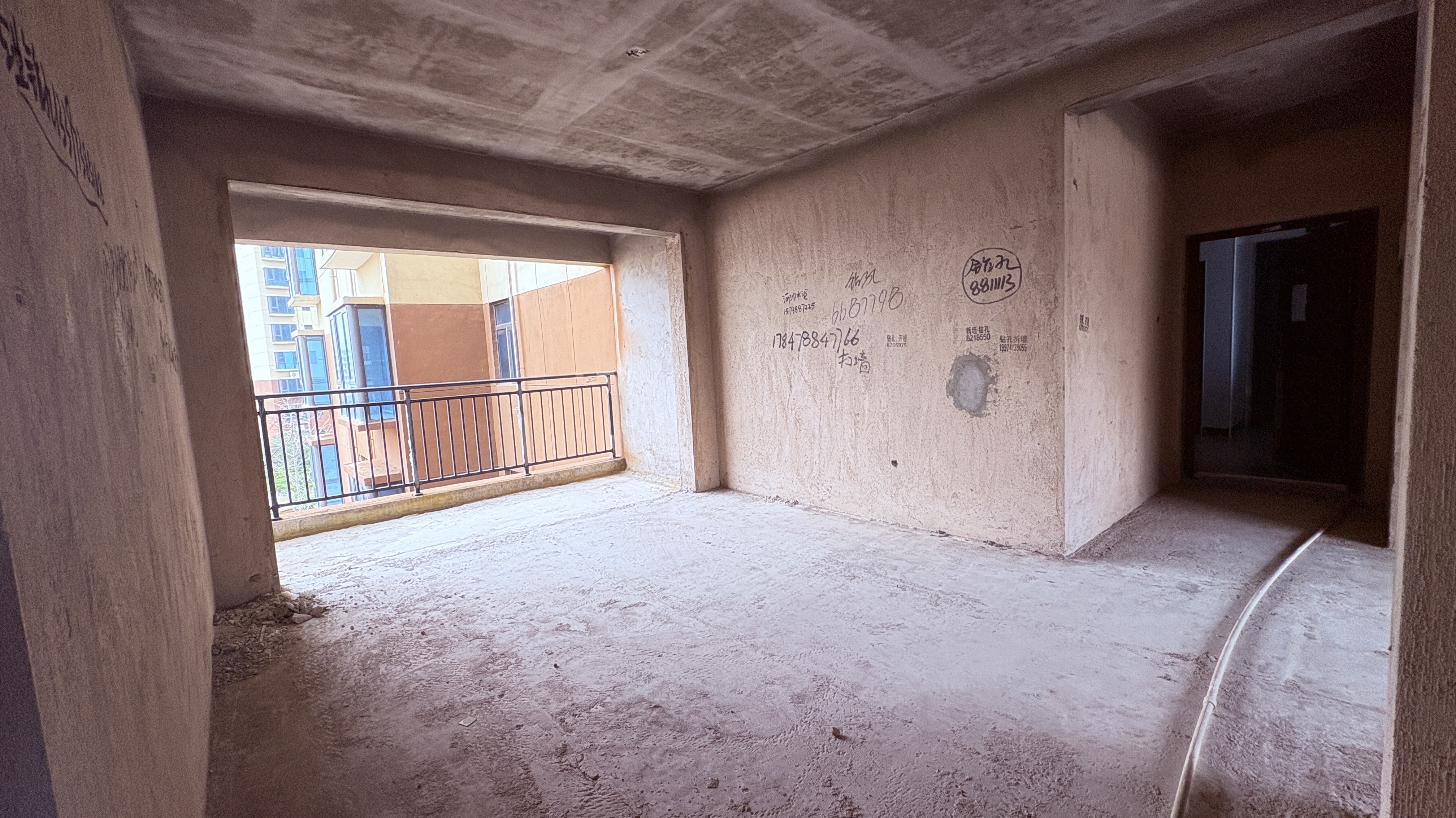 万顺康庭  4室2厅2卫    59.8万