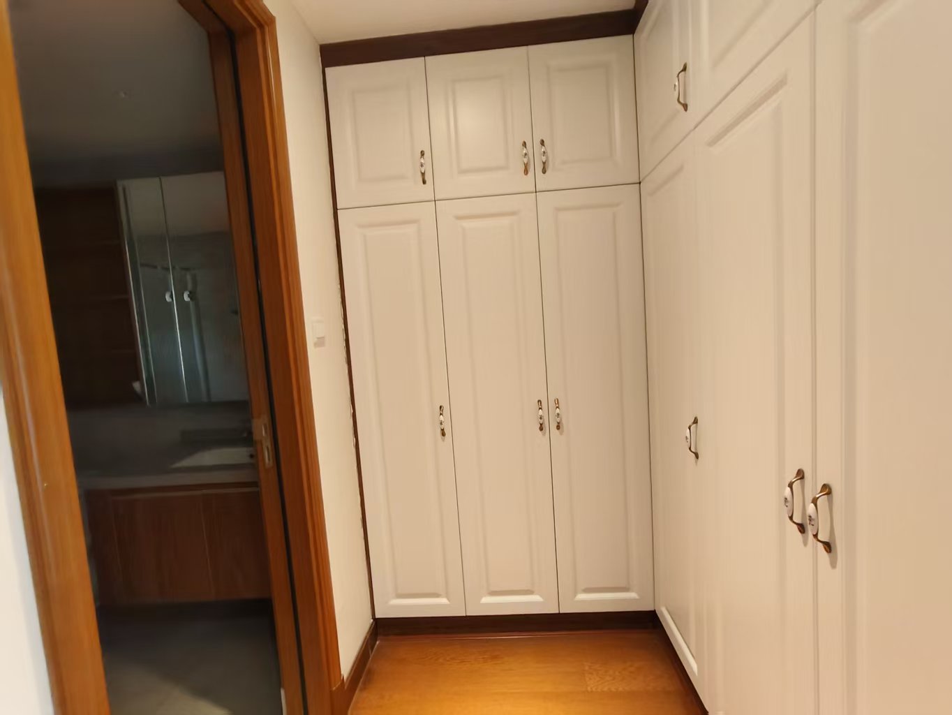 恒大绿洲  3室2厅2卫    2000.0元/月