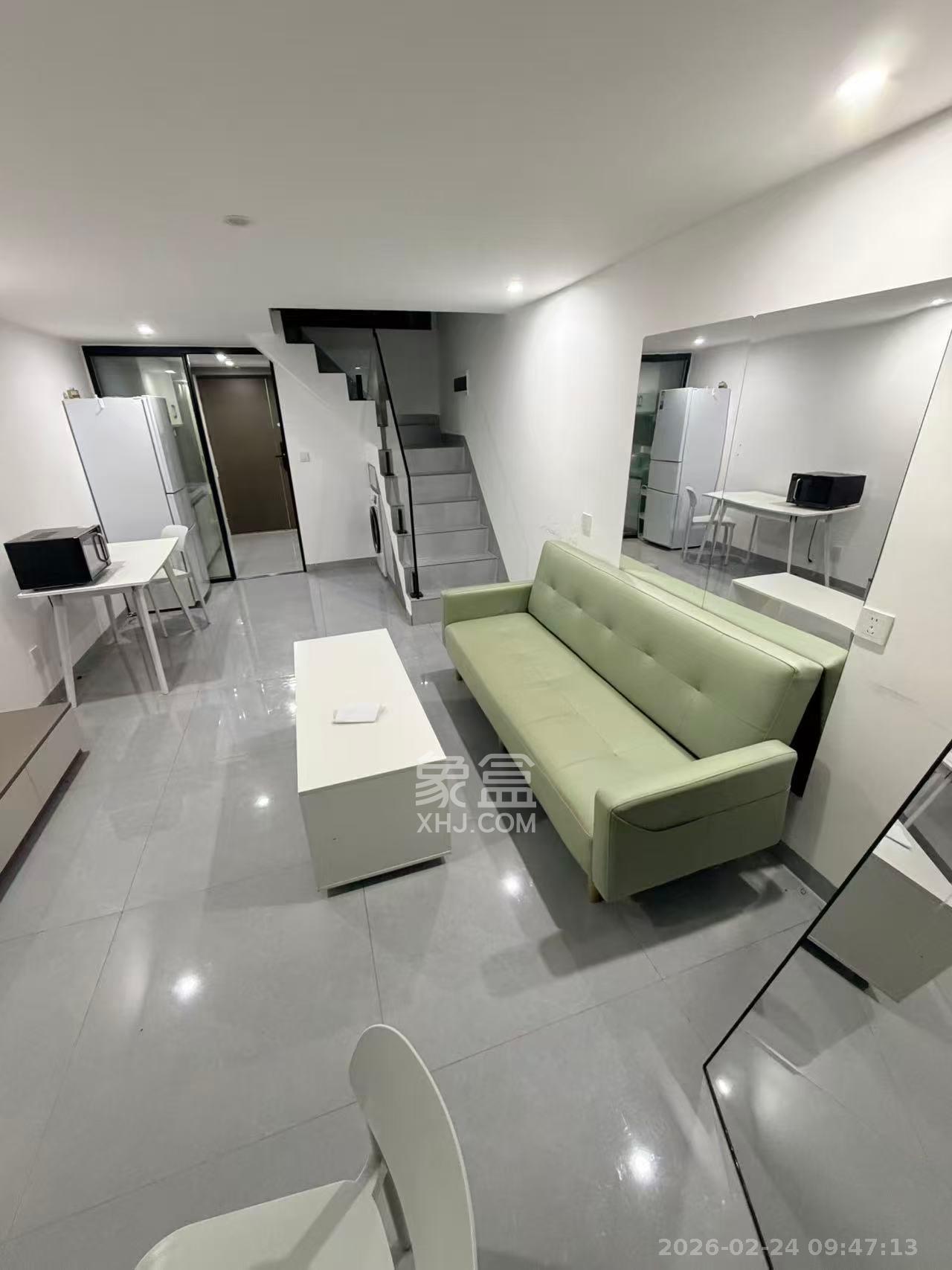 中交广场公寓  2室1厅1卫    2000.0元/月