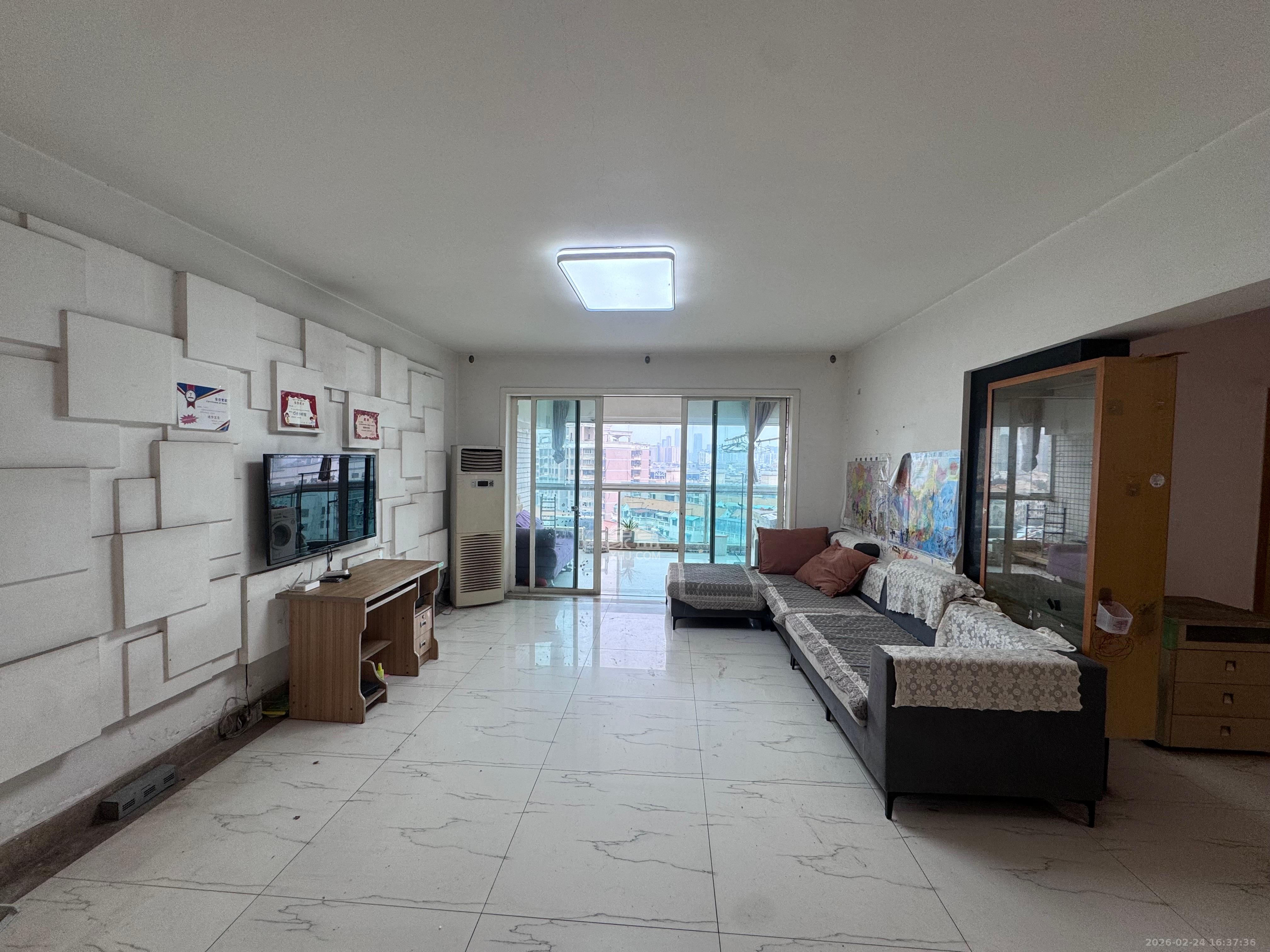 王府花园  3室2厅2卫    3000.0元/月